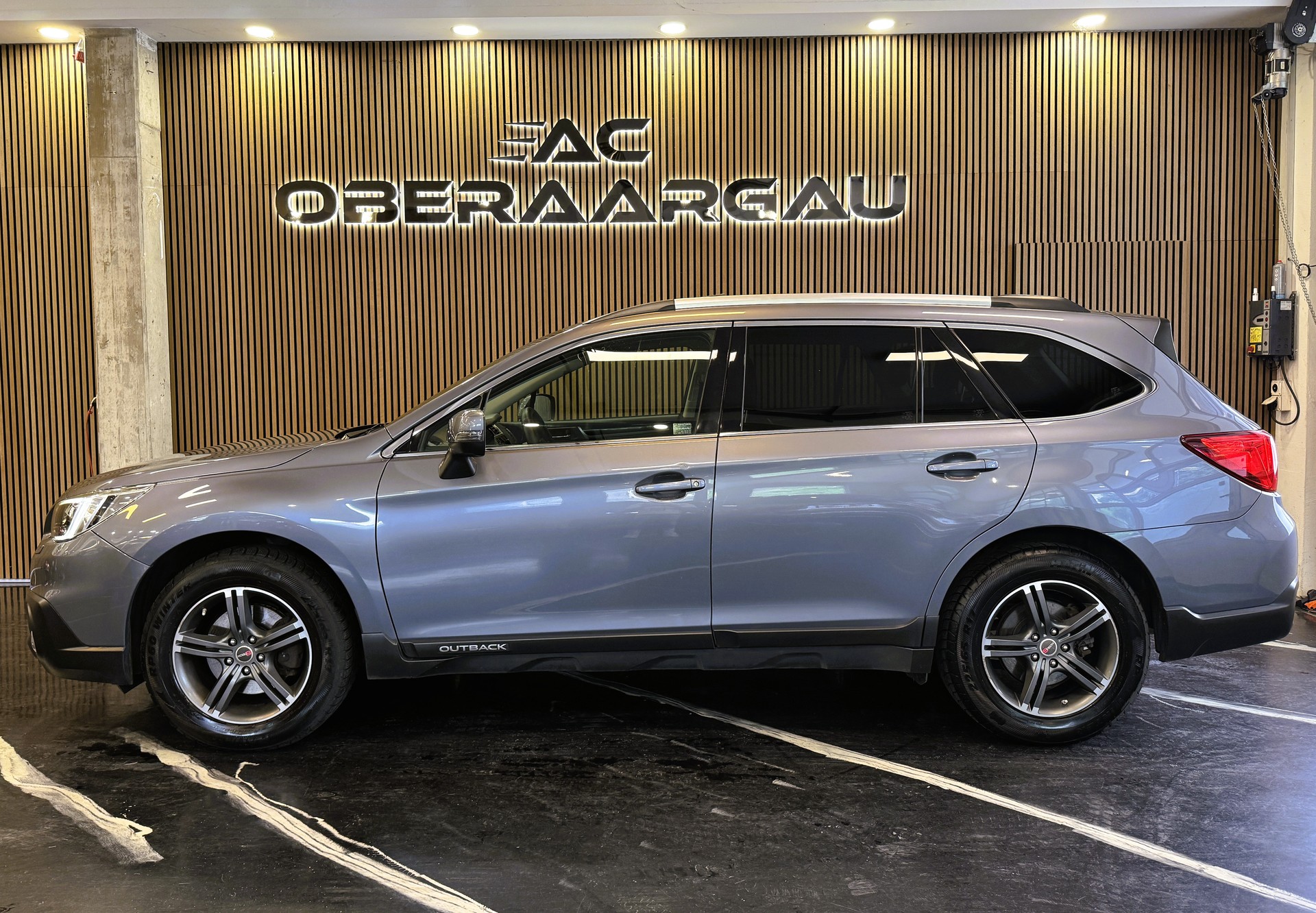 SUBARU Outback 2.5i Luxury AWD Lineartronic-image-2
