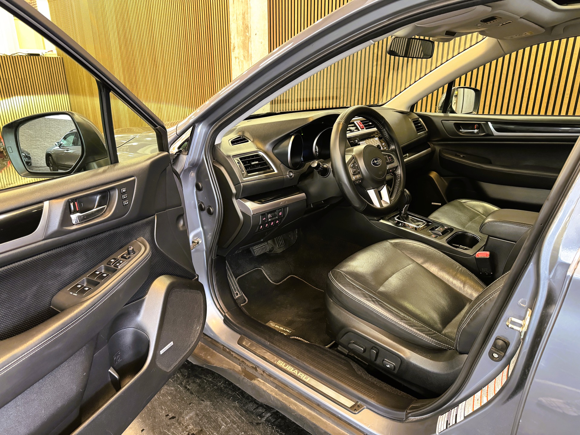 SUBARU Outback 2.5i Luxury AWD Lineartronic-image-7