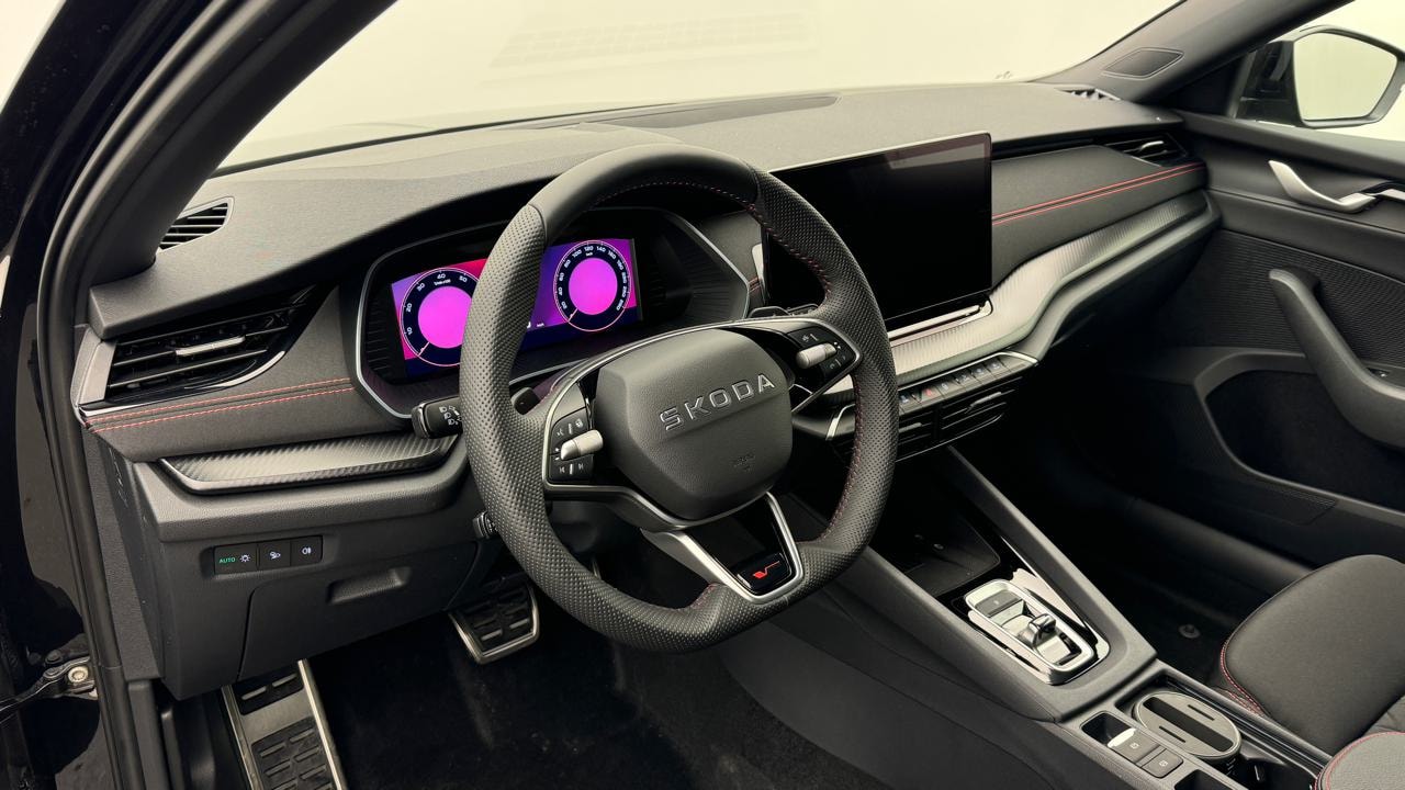 SKODA Octavia Combi 2.0 TSI DSG RS-image-6