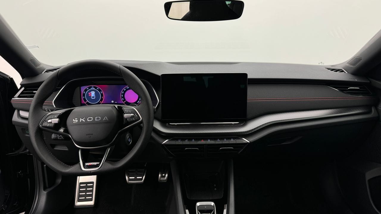 SKODA Octavia Combi 2.0 TSI DSG RS-image-5