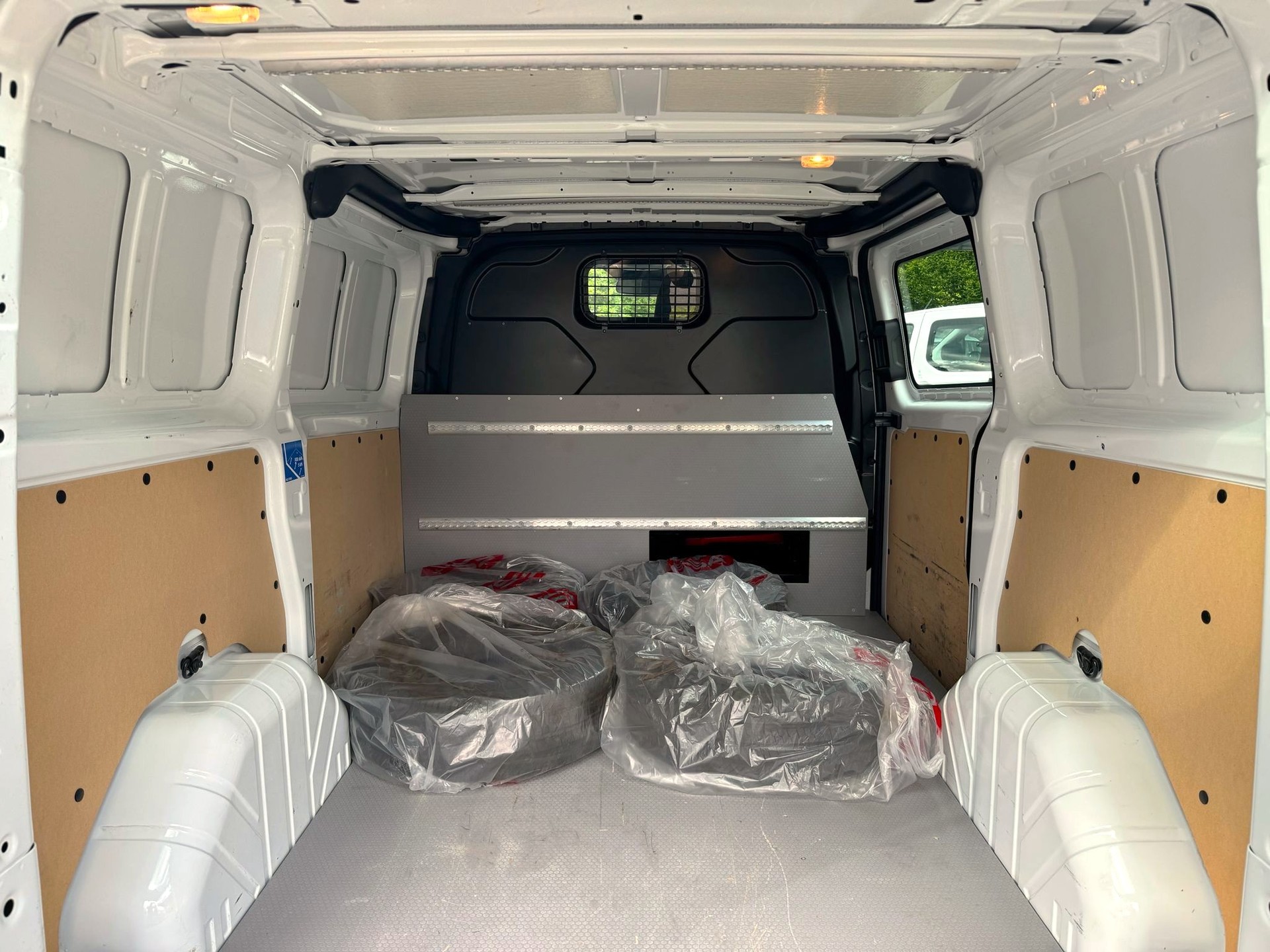 FORD Transit Custom Van 320 L1H1 Trend-image-15