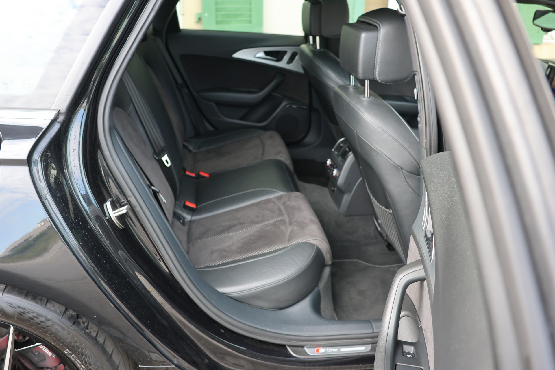 AUDI A6 Avant 3.0 BiTDI V6 quattro tiptronic S line-image-11
