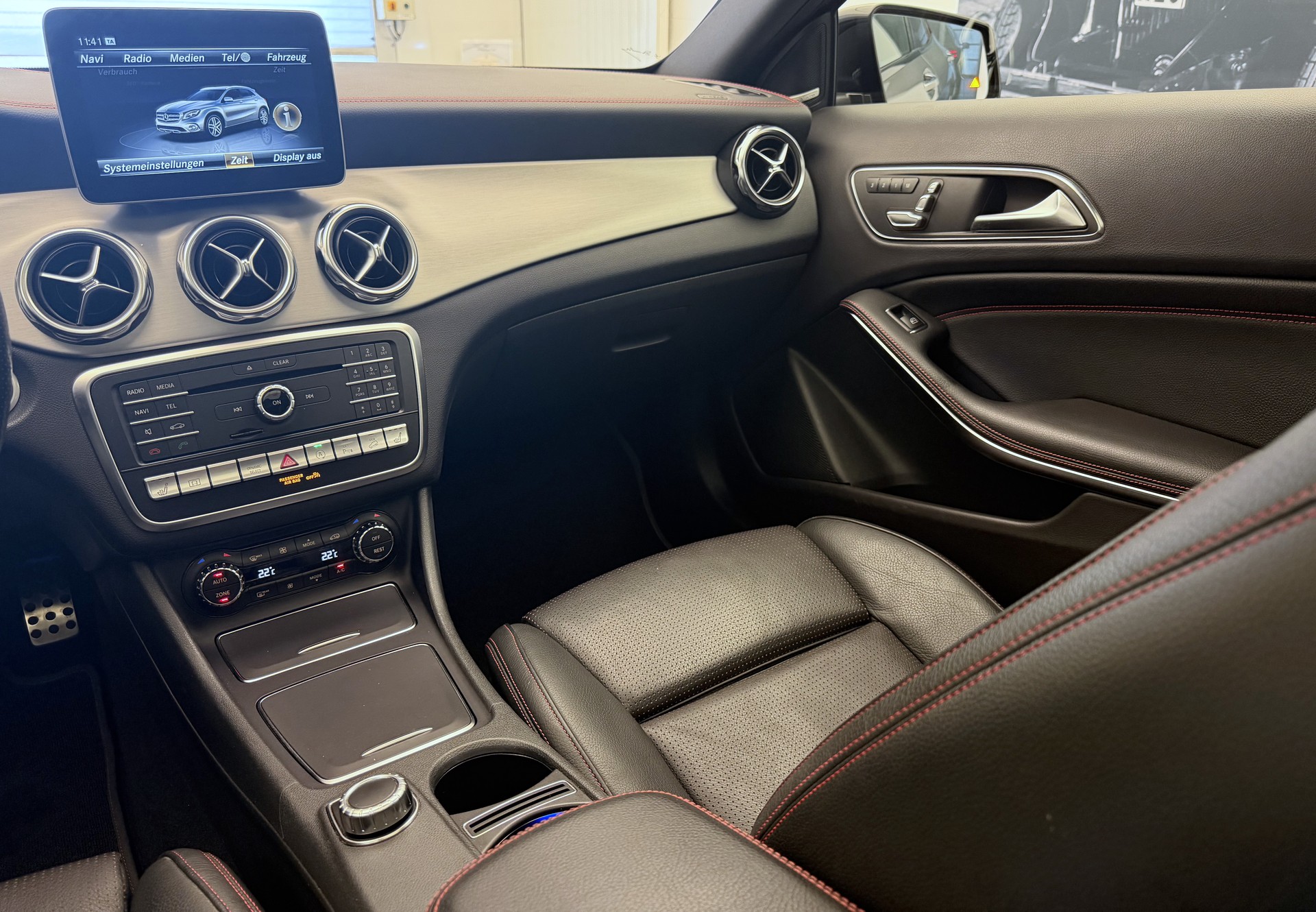 MERCEDES-BENZ GLA 250 AMG Line 4Matic 7G-DCT-image-16