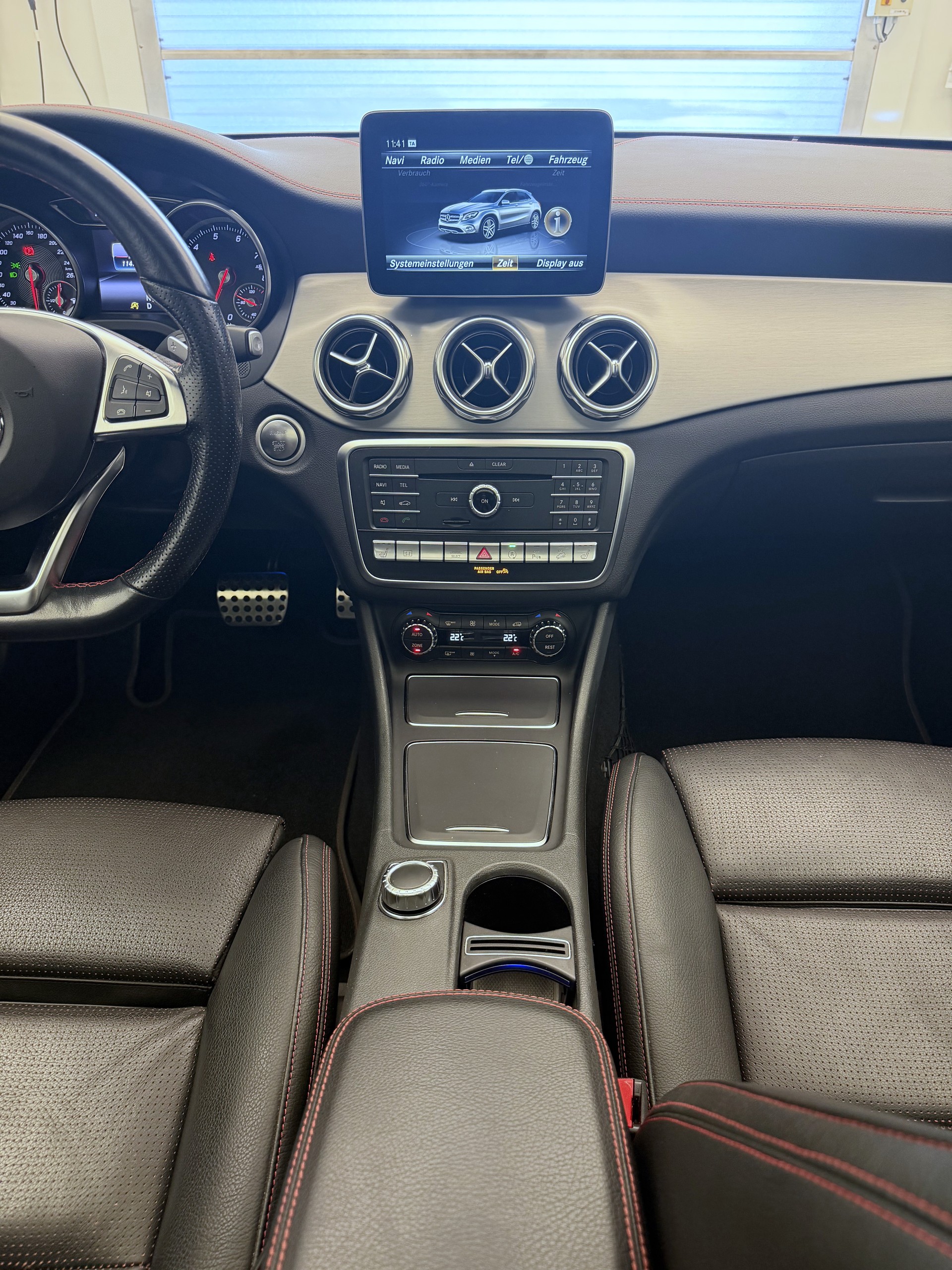 MERCEDES-BENZ GLA 250 AMG Line 4Matic 7G-DCT-image-9