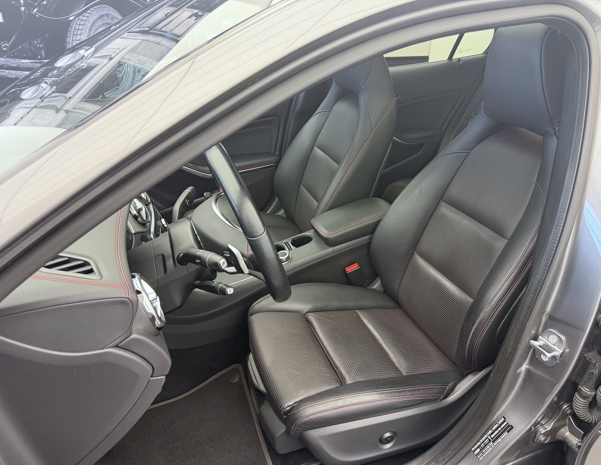 MERCEDES-BENZ GLA 250 AMG Line 4Matic 7G-DCT-image-4