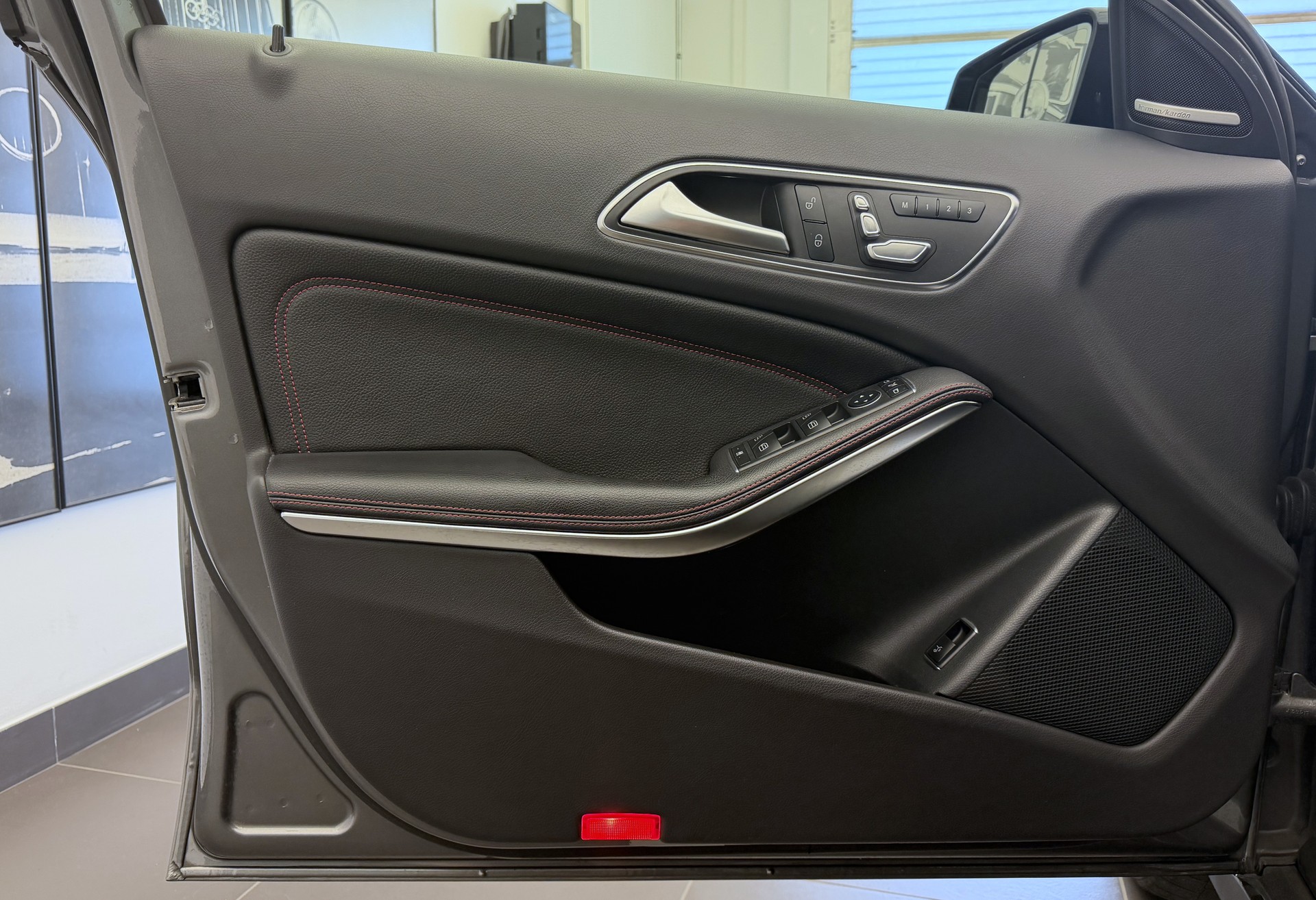 MERCEDES-BENZ GLA 250 AMG Line 4Matic 7G-DCT-image-3