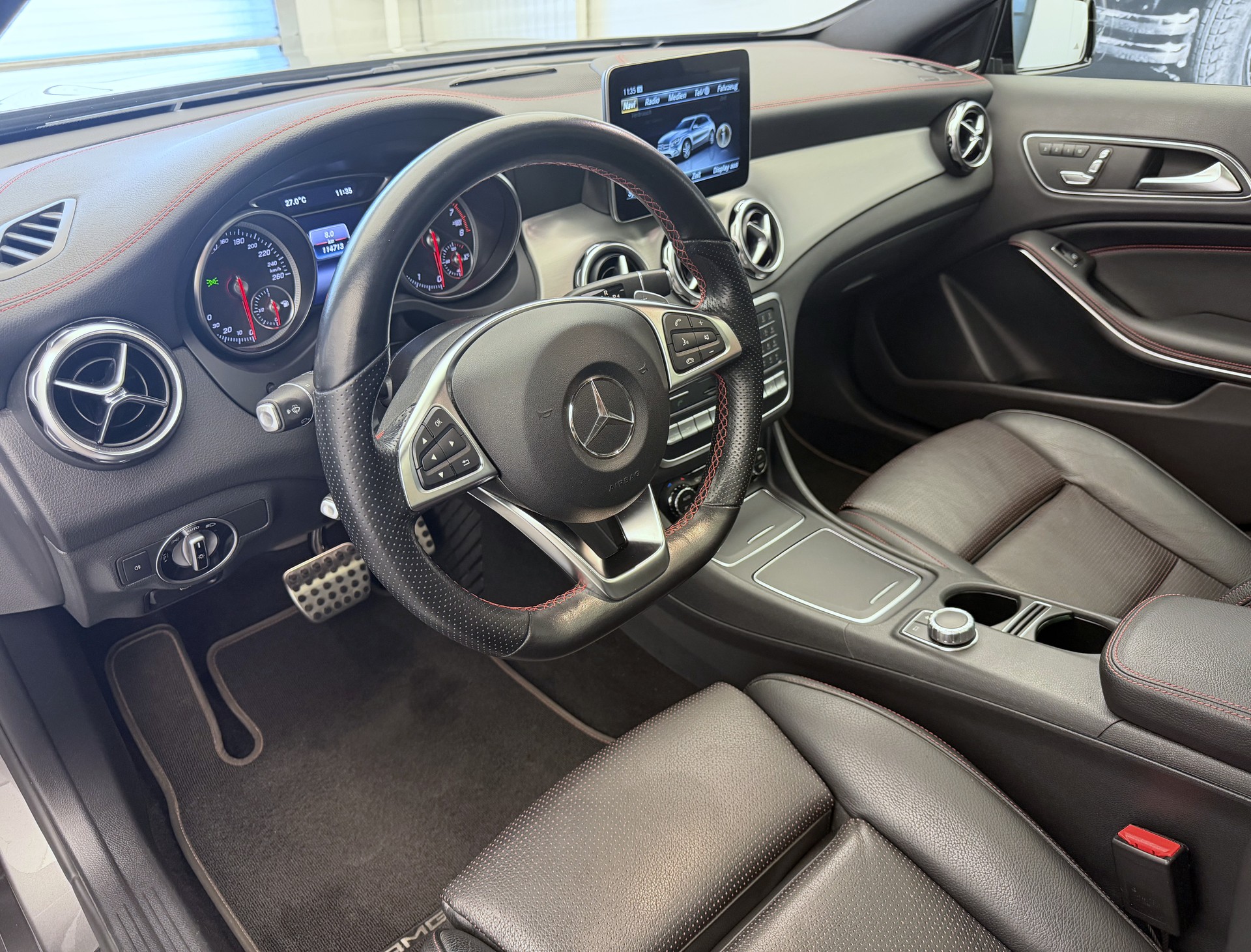 MERCEDES-BENZ GLA 250 AMG Line 4Matic 7G-DCT-image-5