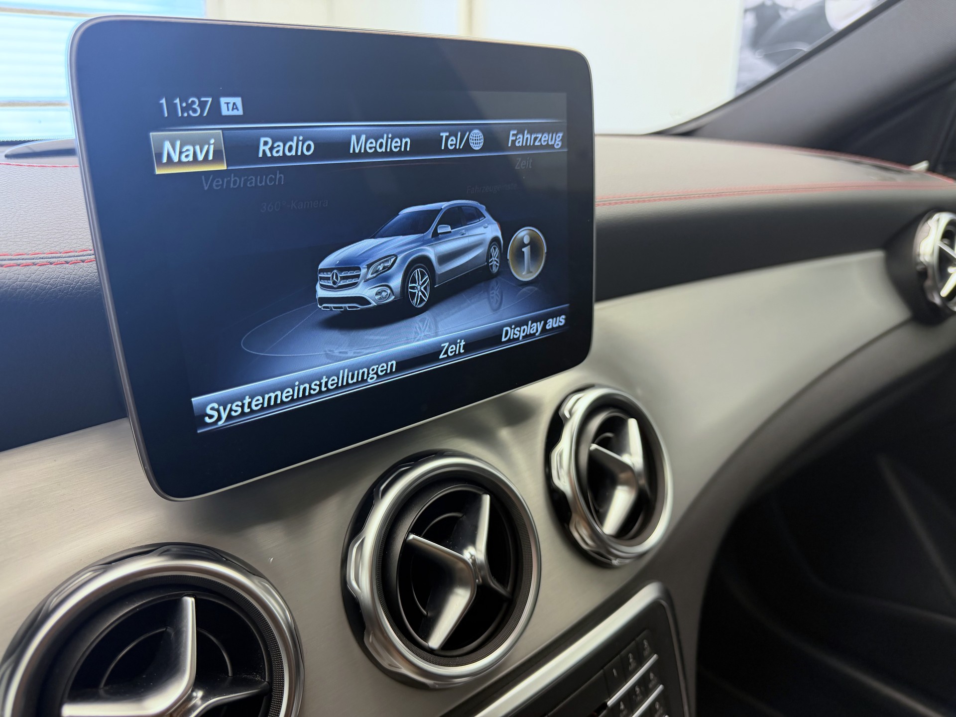 MERCEDES-BENZ GLA 250 AMG Line 4Matic 7G-DCT-image-13