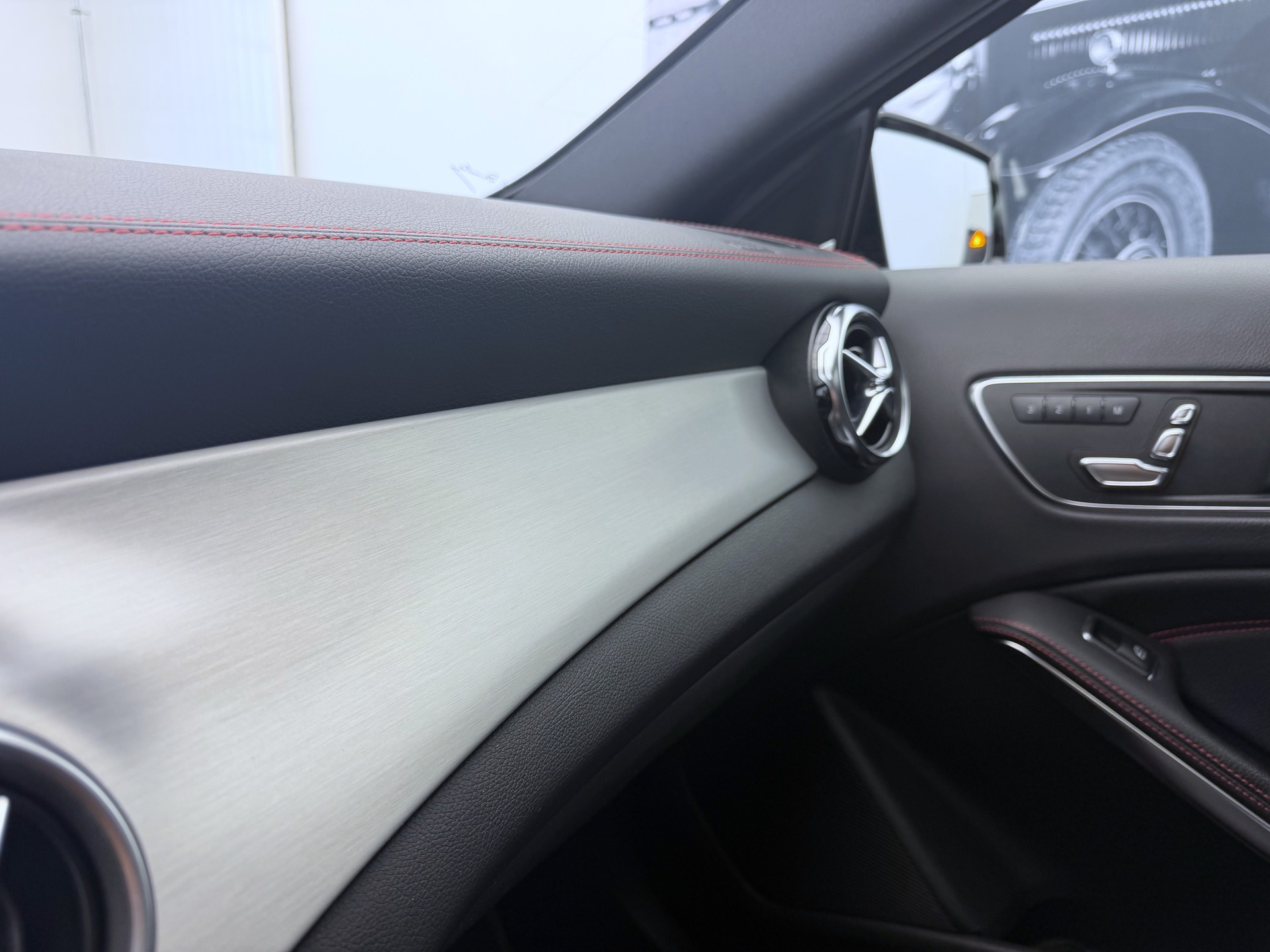 MERCEDES-BENZ GLA 250 AMG Line 4Matic 7G-DCT-image-17