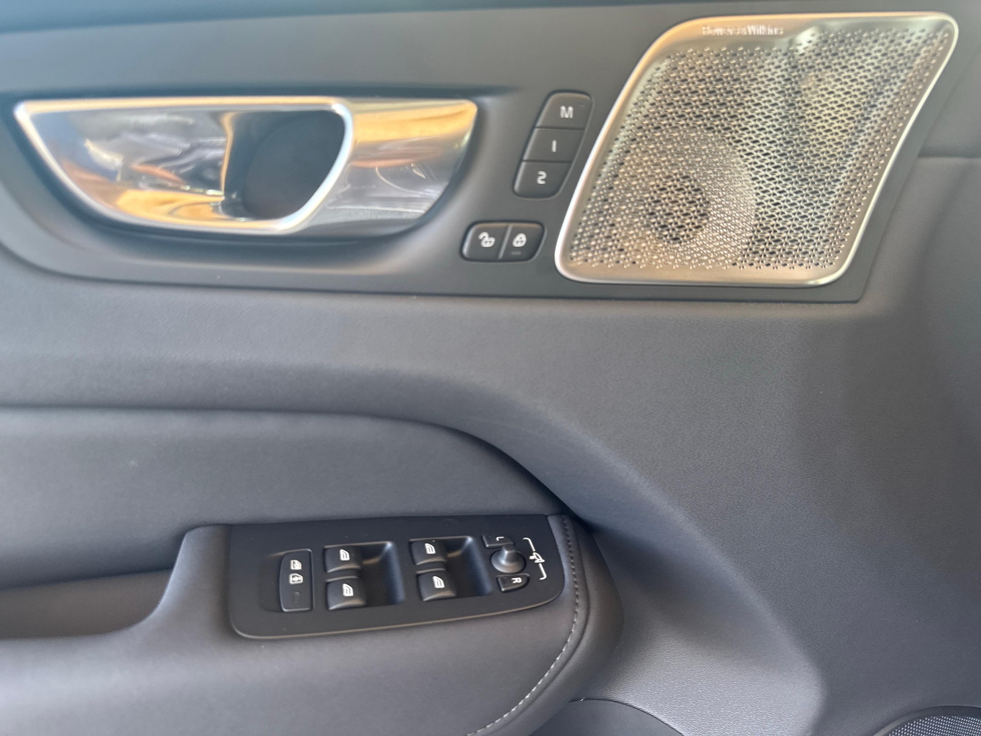 VOLVO XC60 2.0 T8 TE Ultra Dark eAWD-image-13