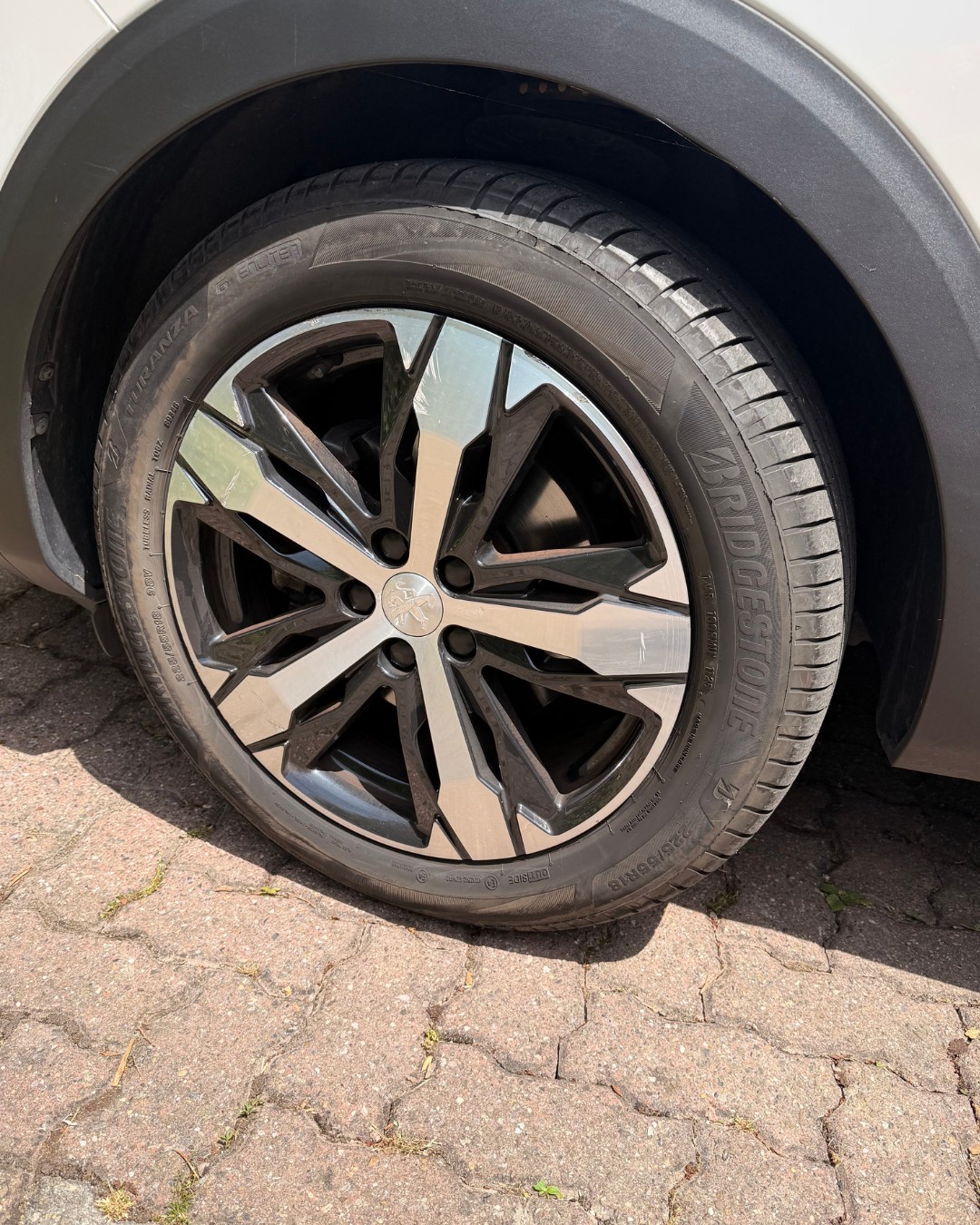 PEUGEOT 1.5 BlueHDi GT Line-image-2