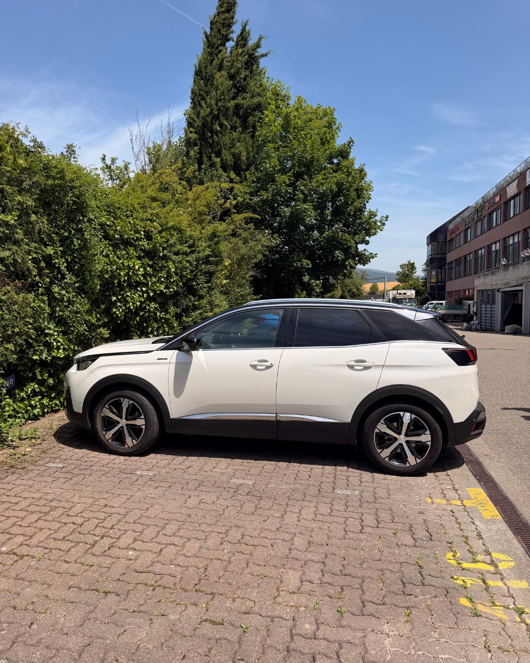 PEUGEOT 1.5 BlueHDi GT Line-image-1