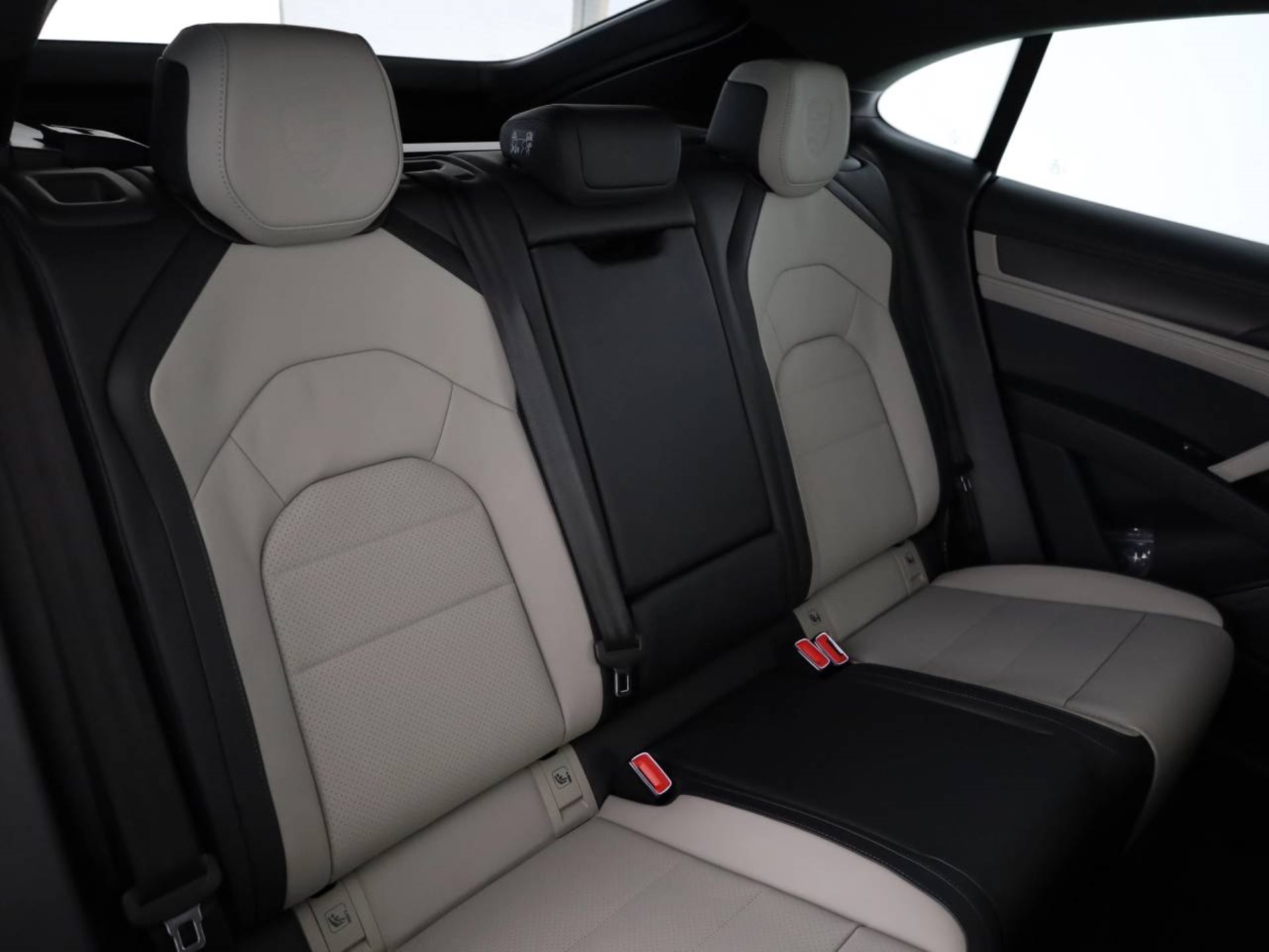 PORSCHE Cayenne Turbo Coupé Electric-image-16
