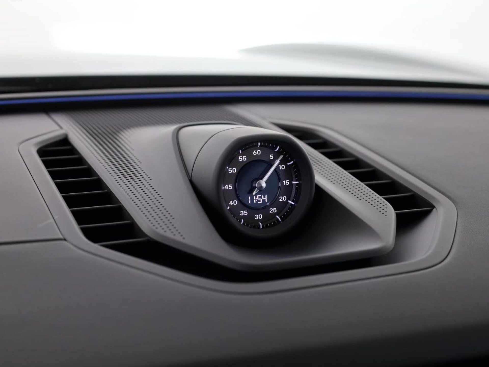 PORSCHE Cayenne Turbo Coupé Electric-image-13