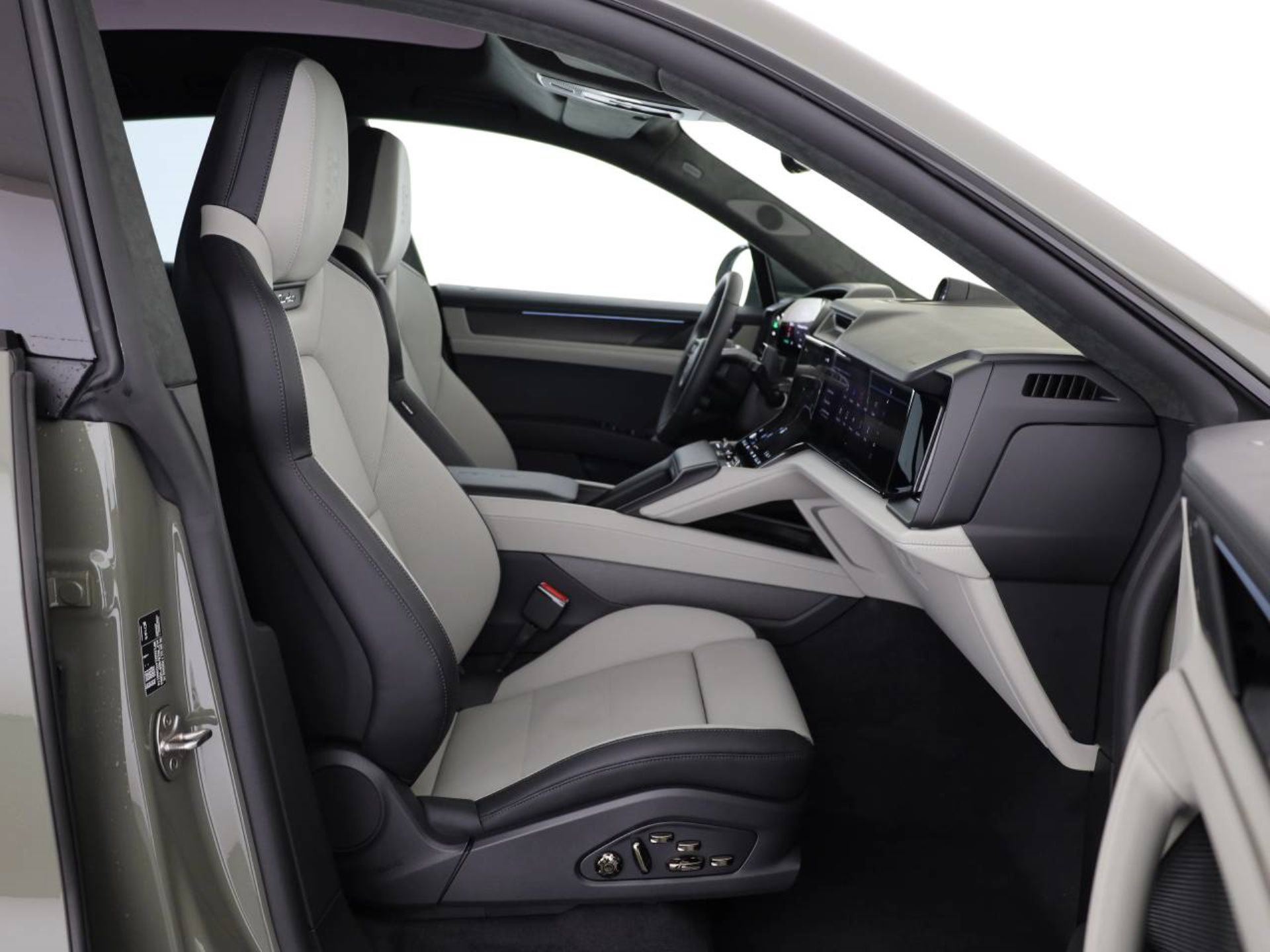 PORSCHE Cayenne Turbo Coupé Electric-image-12
