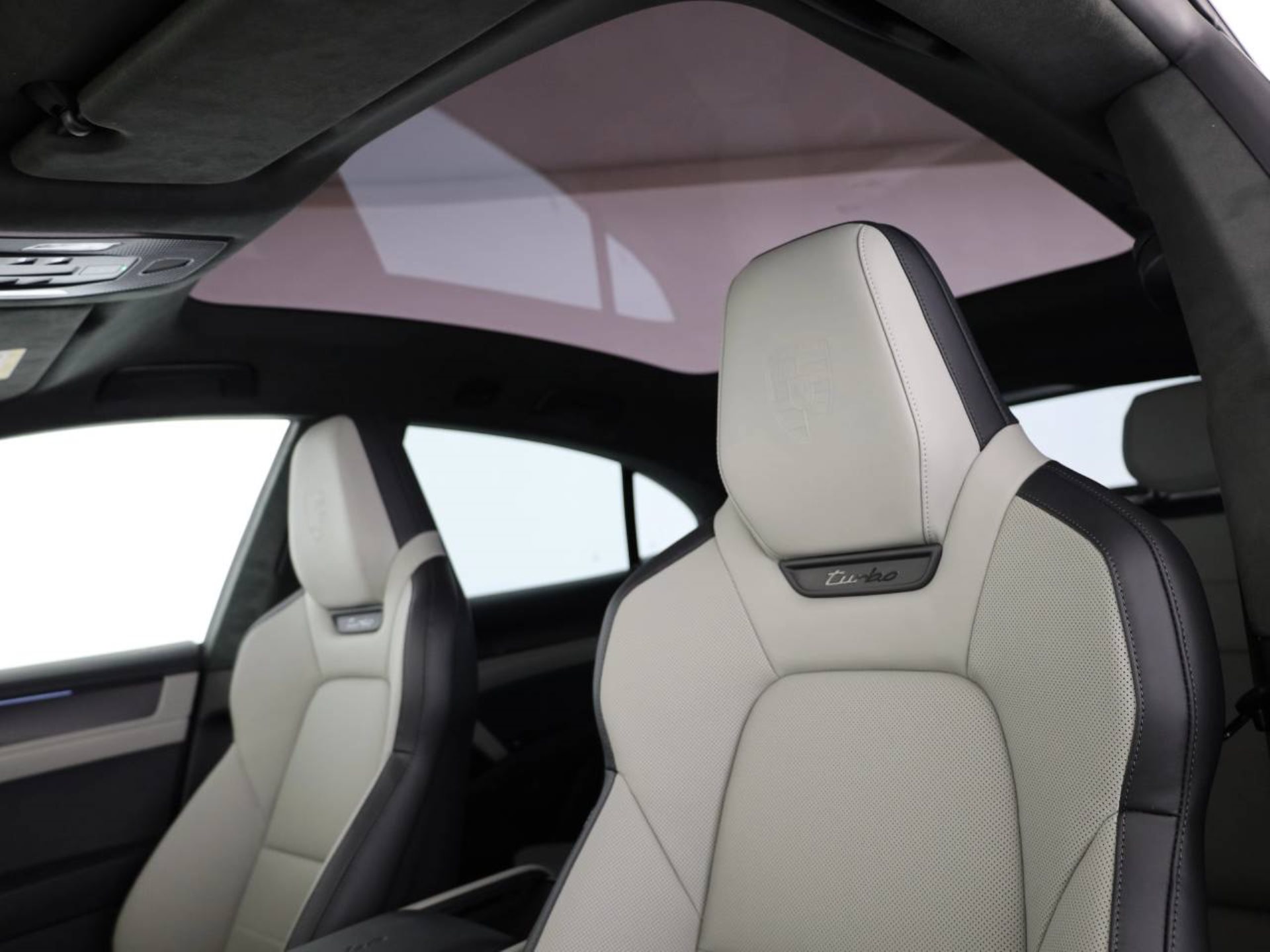 PORSCHE Cayenne Turbo Coupé Electric-image-15