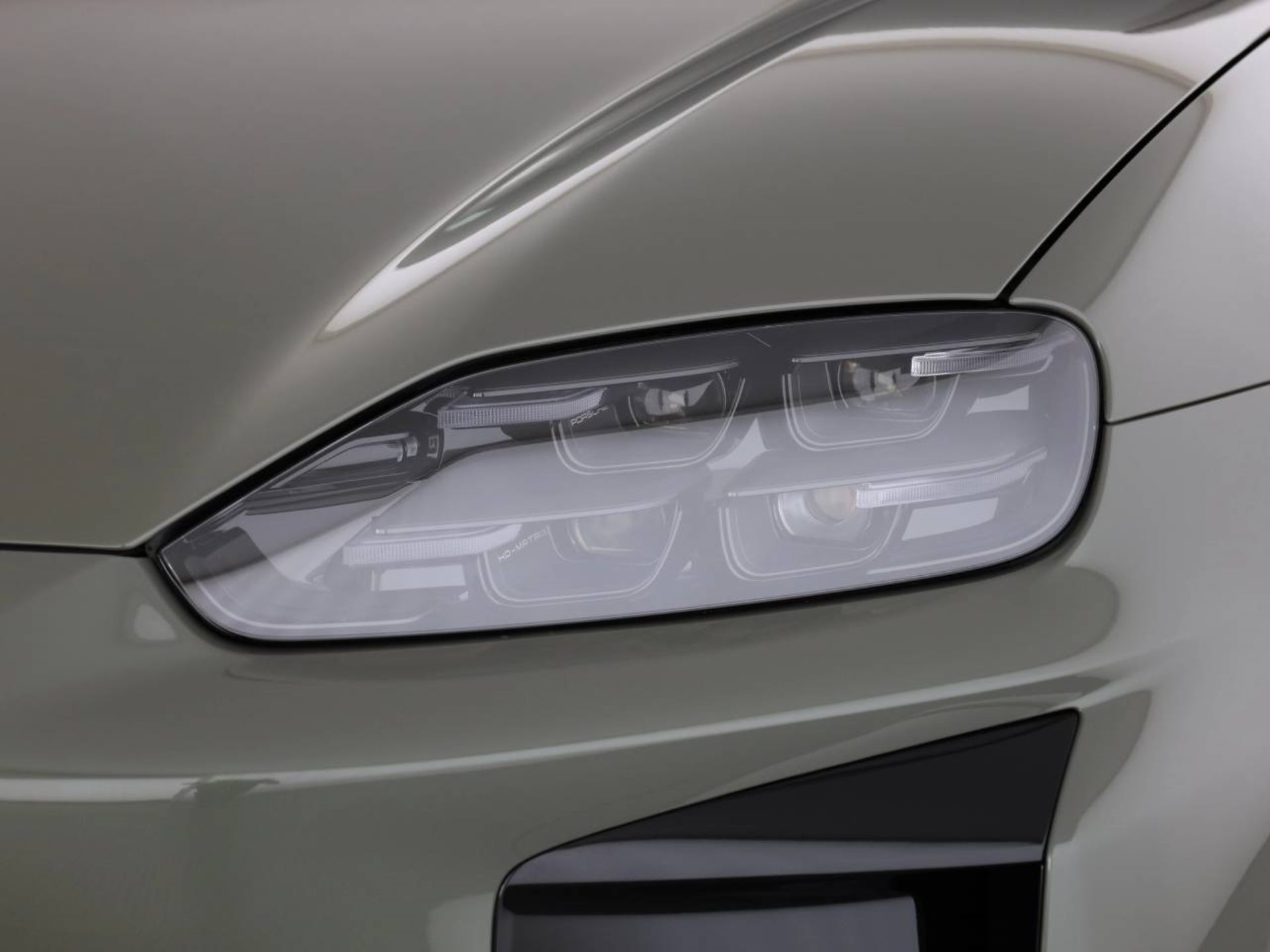 PORSCHE Cayenne Turbo Coupé Electric-image-8