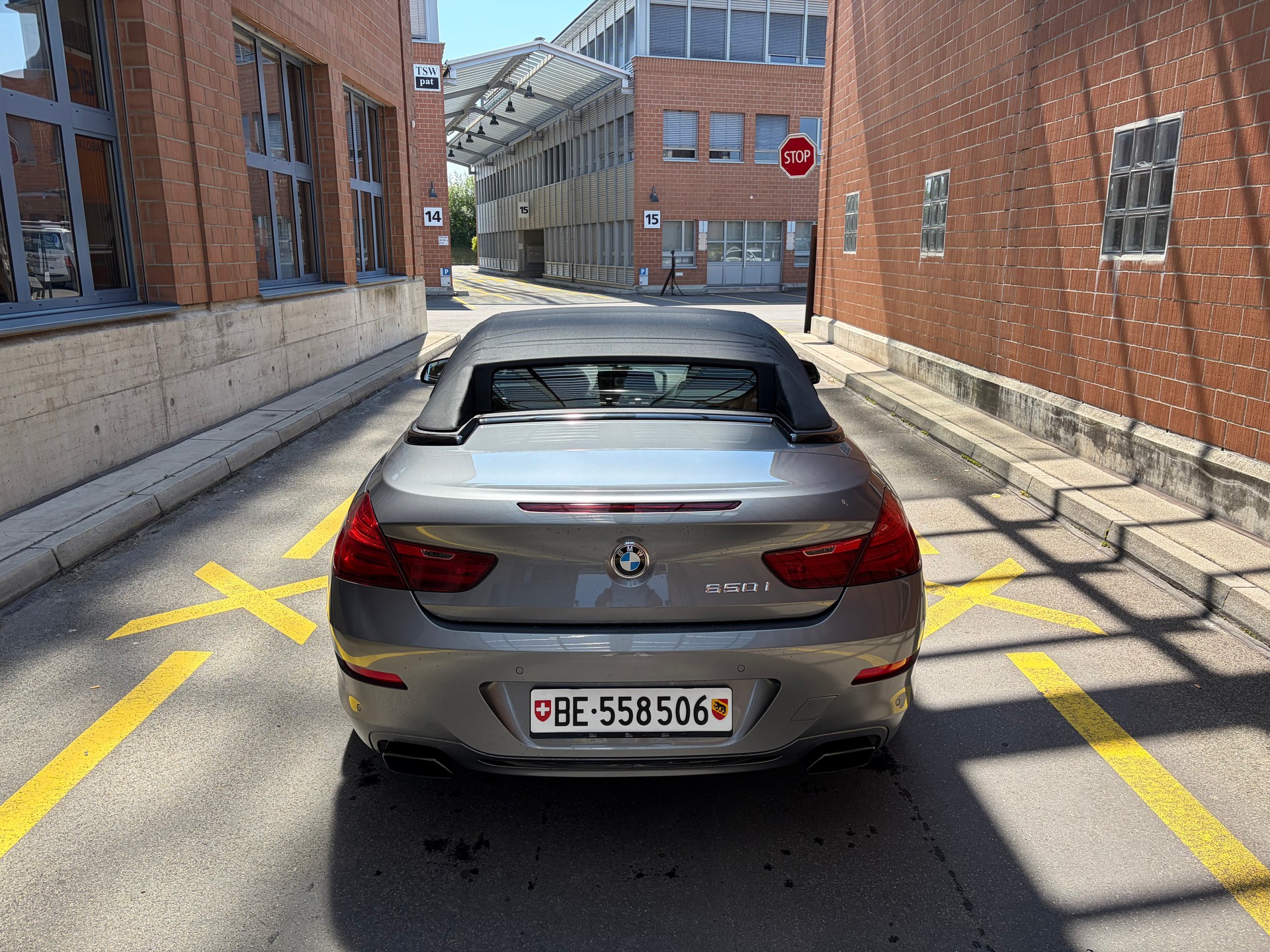 BMW 650i-image-2