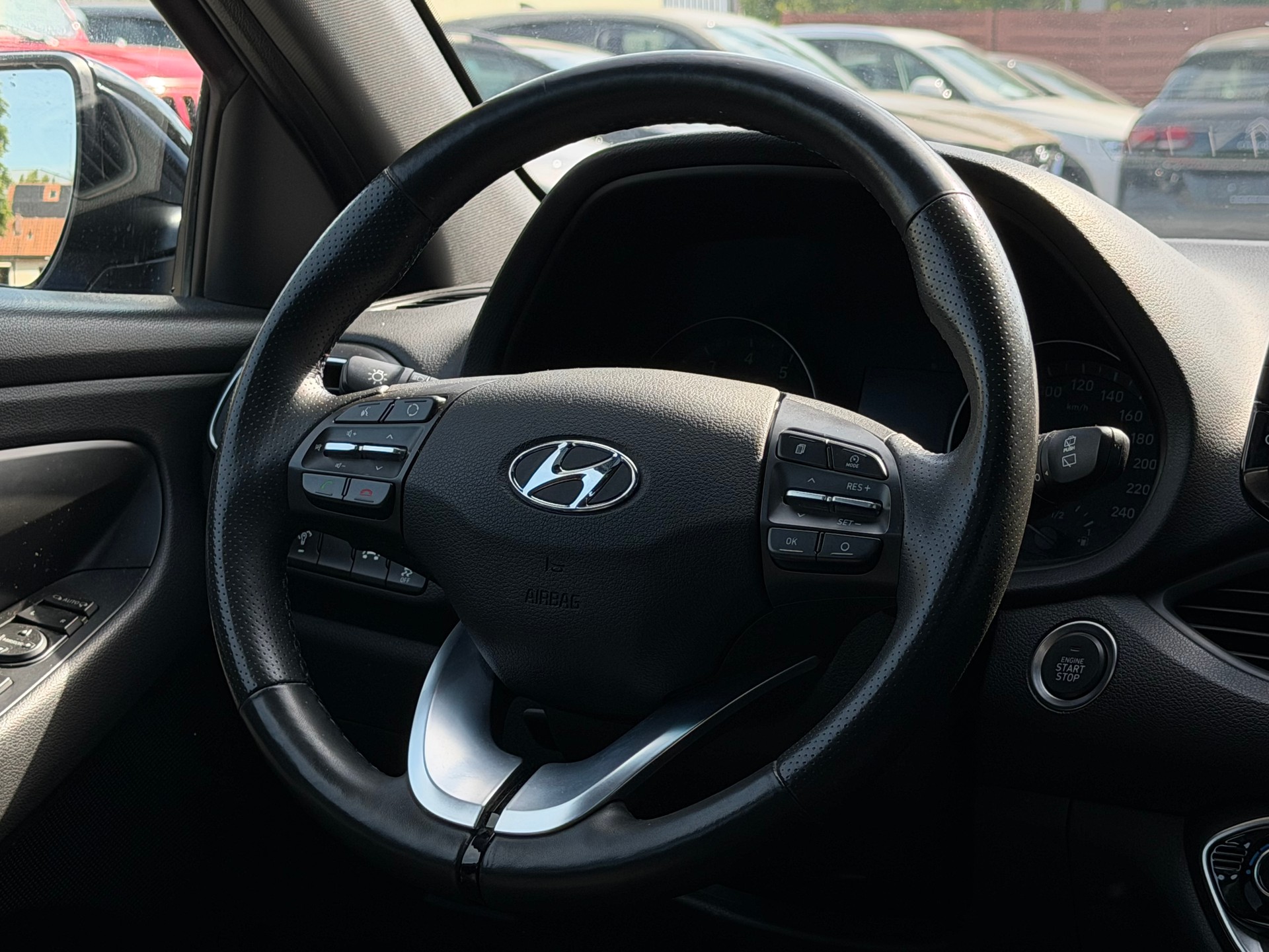 HYUNDAI i30 Wagon 1.4 T-GDi Amplia DCT-image-6