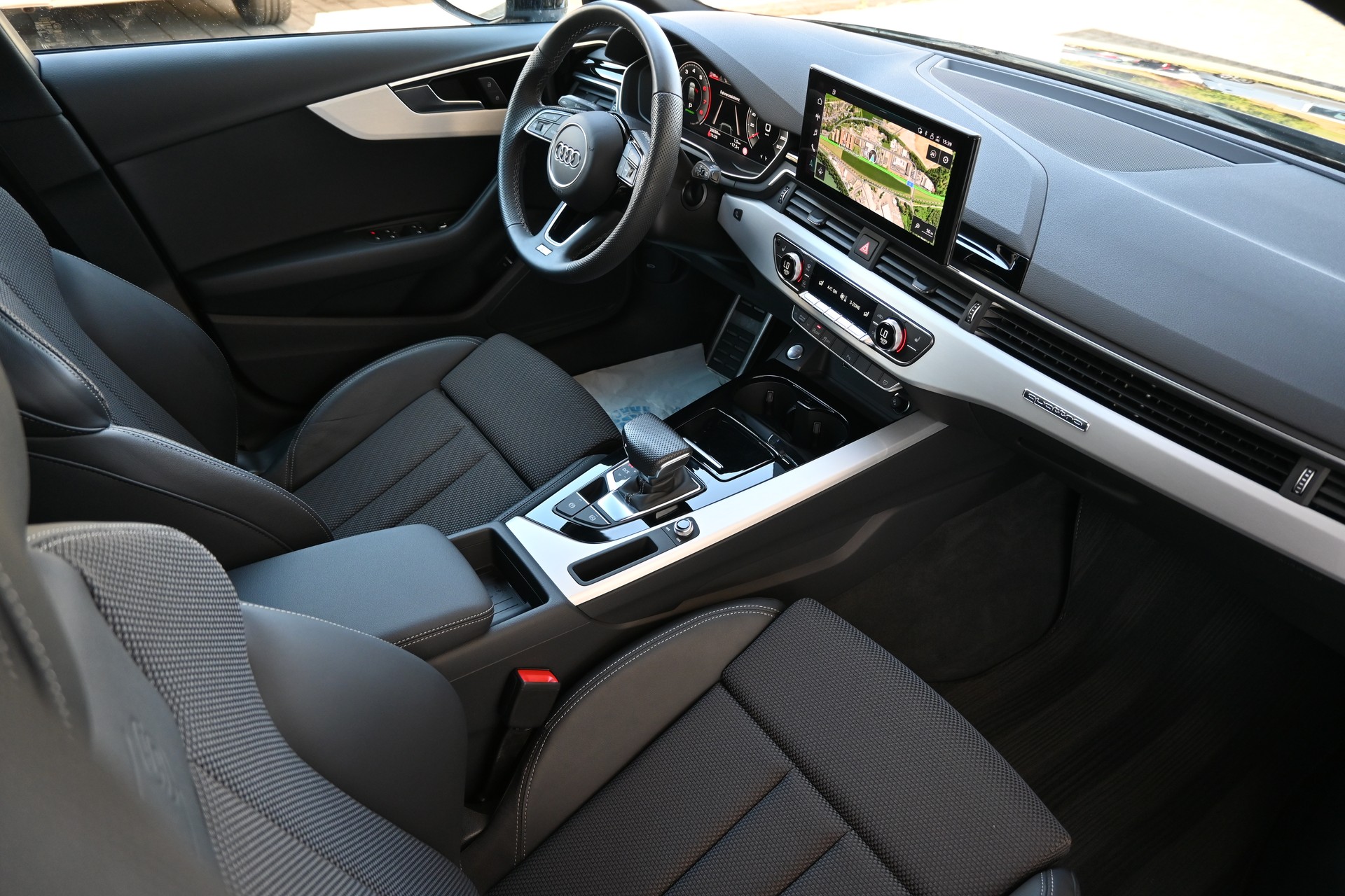 AUDI A4 Avant 40 TFSI S line S-tronic quattro + AHK 1700kg-image-13