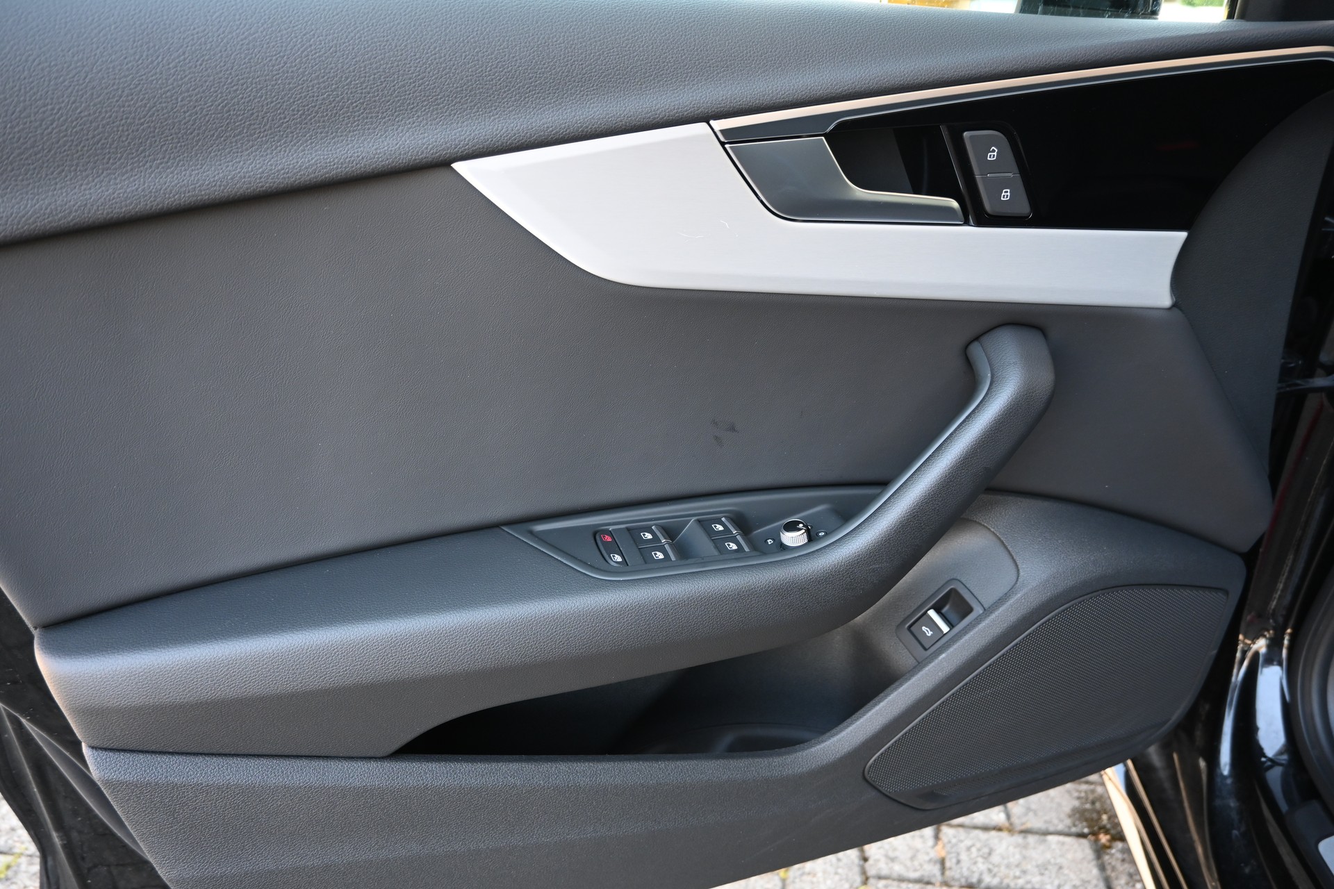 AUDI A4 Avant 40 TFSI S line S-tronic quattro + AHK 1700kg-image-23