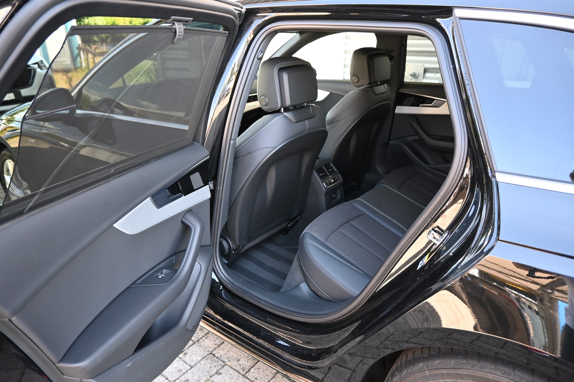 AUDI A4 Avant 40 TFSI S line S-tronic quattro + AHK 1700kg-image-15