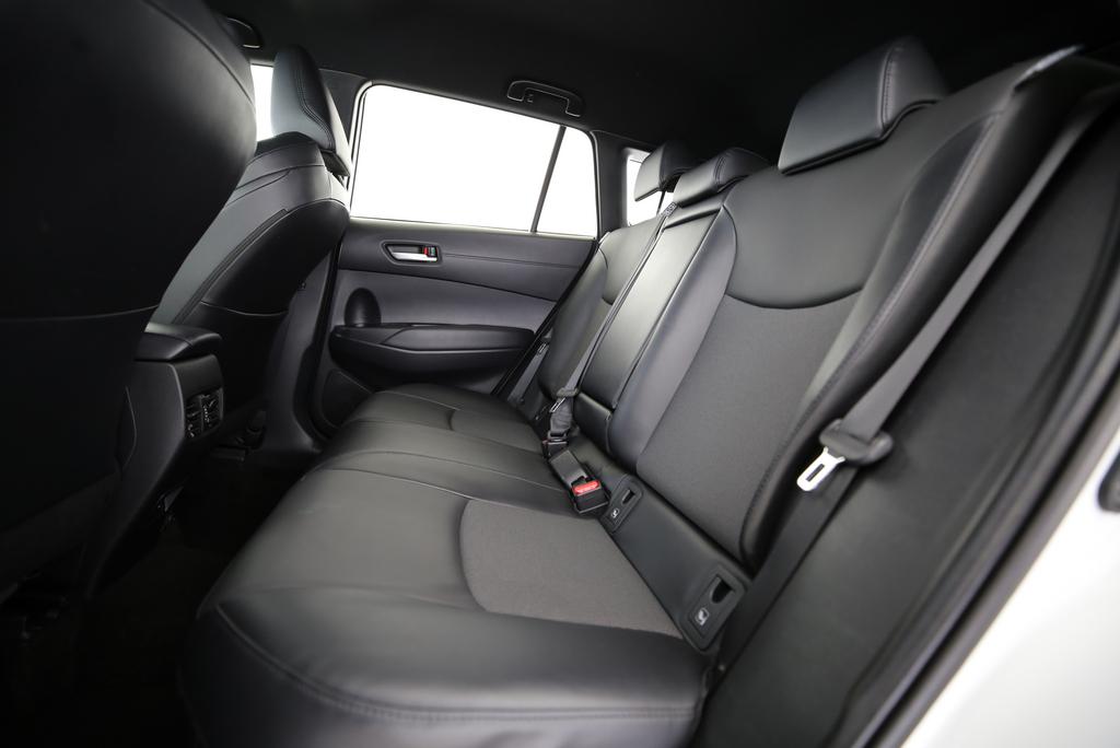 TOYOTA Corolla Cross 2.0 HSD Trend AWD-i-image-8