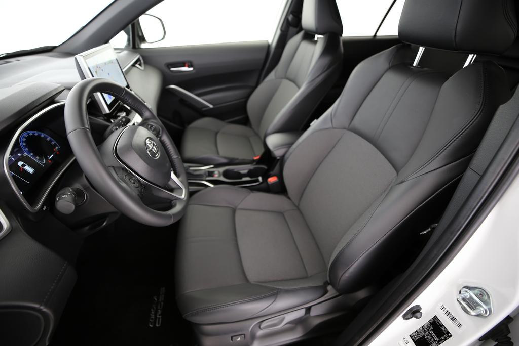 TOYOTA Corolla Cross 2.0 HSD Trend AWD-i-image-3