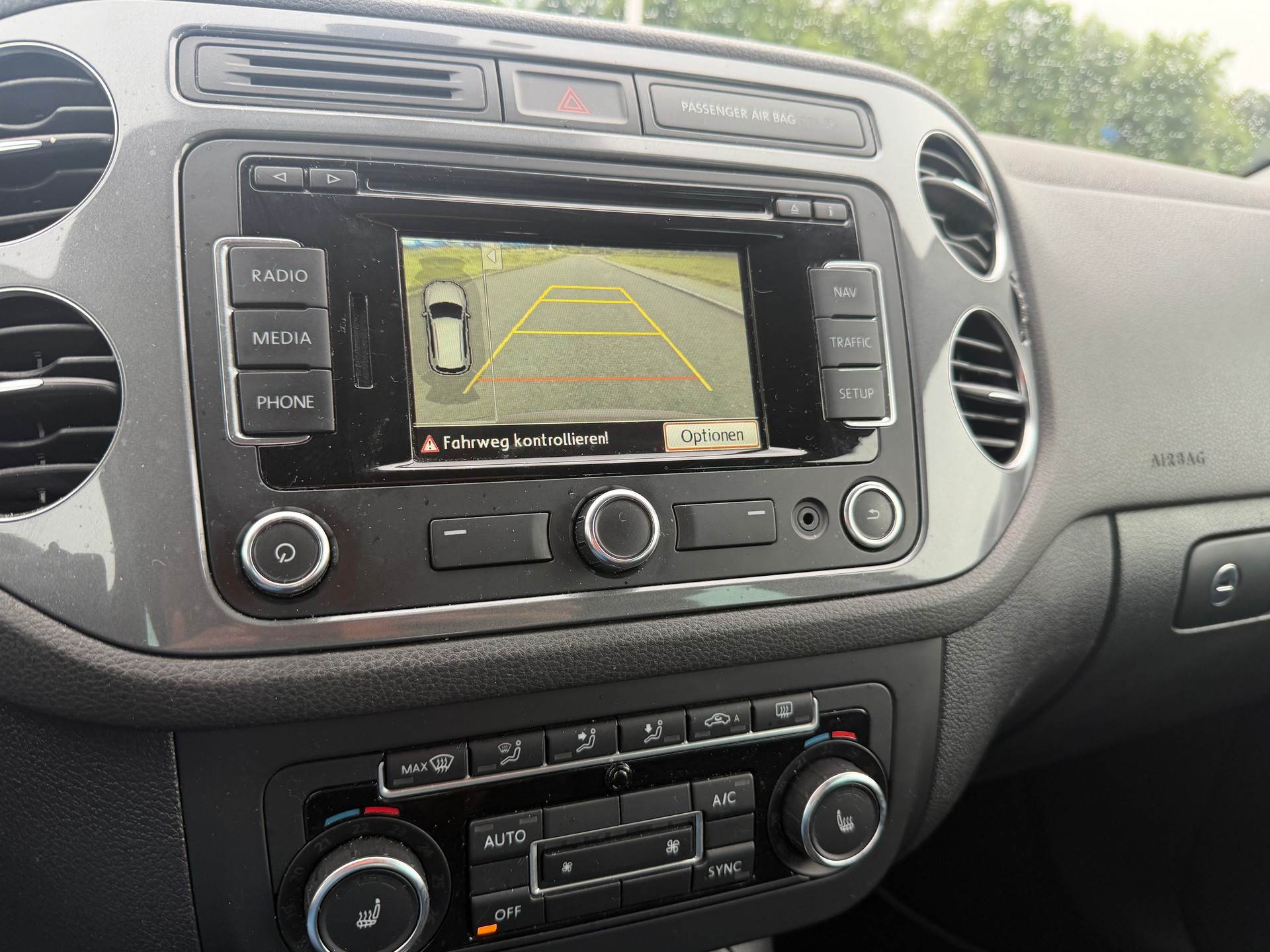 VW Tiguan 2.0 TDI BMT Salomon 4Motion DSG-showroom-element-2
