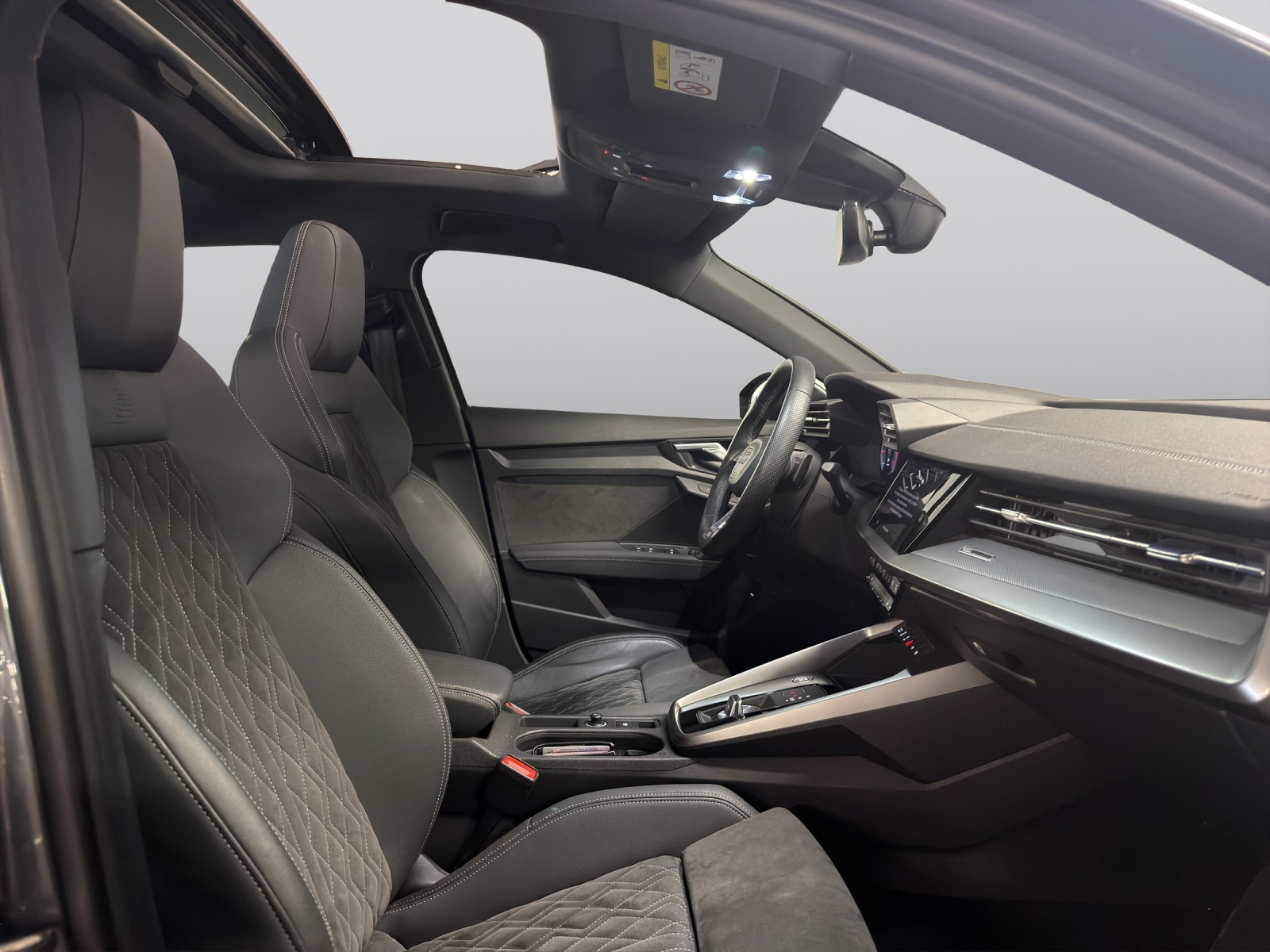 AUDI A3 Sportback 35 TFSI S line S-tronic-image-1