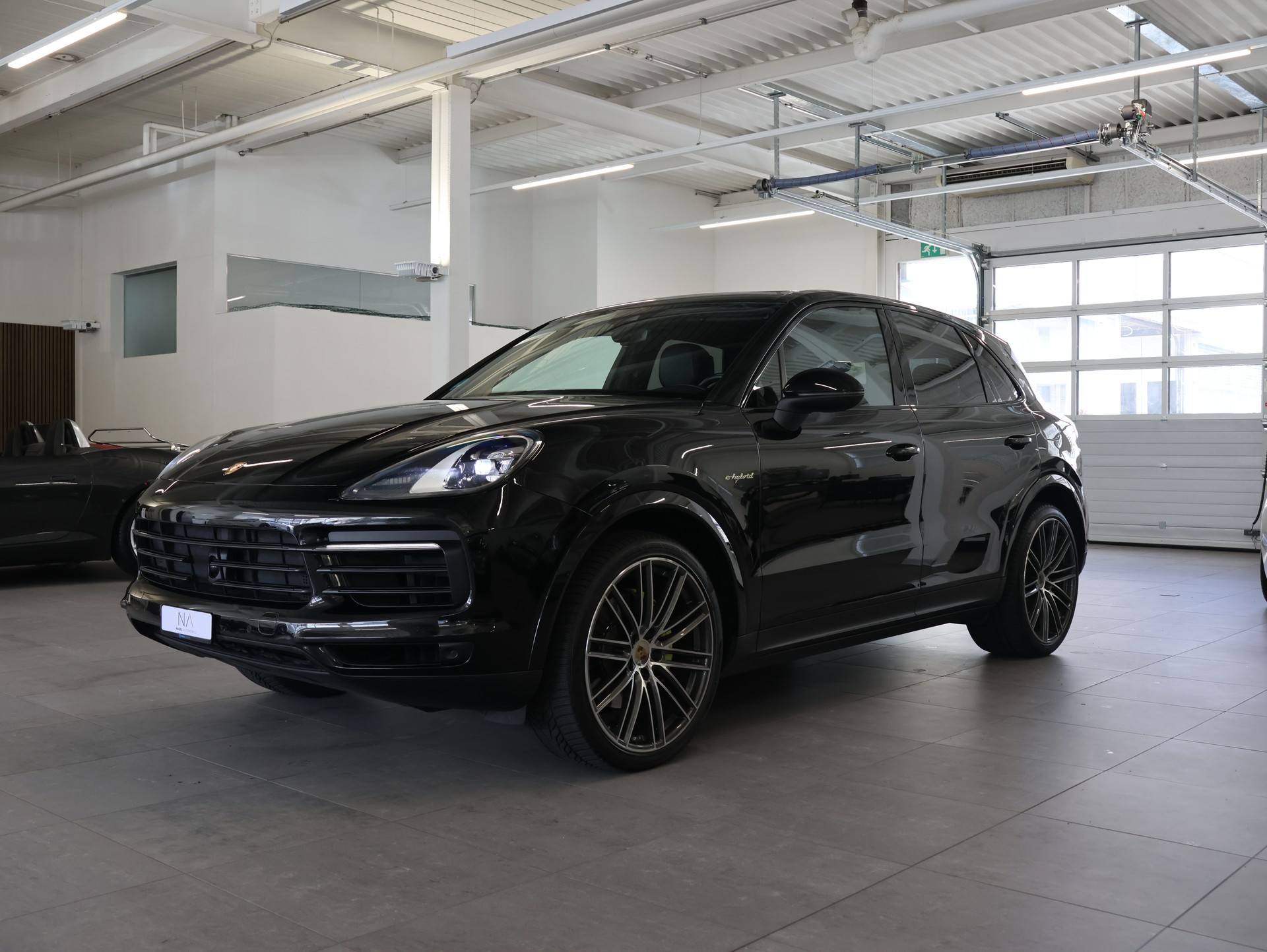 PORSCHE Cayenne E-Hybrid *Panoramadach* *Rückfahrkamera* *Frischer Service*-image-3