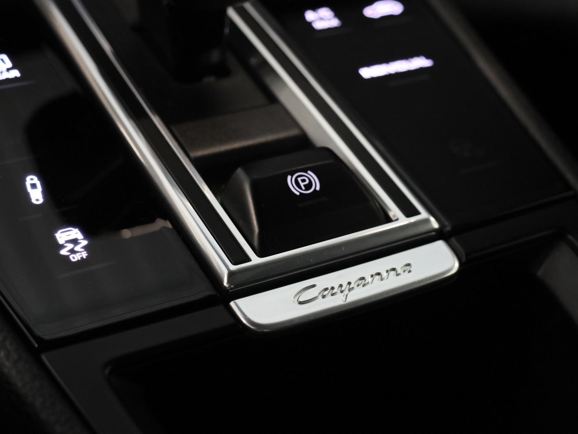PORSCHE Cayenne E-Hybrid *Panoramadach* *Rückfahrkamera* *Frischer Service*-image-18