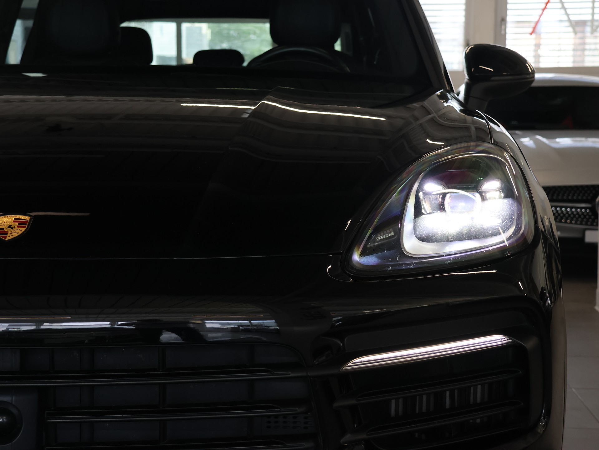 PORSCHE Cayenne E-Hybrid *Panoramadach* *Rückfahrkamera* *Frischer Service*-image-7