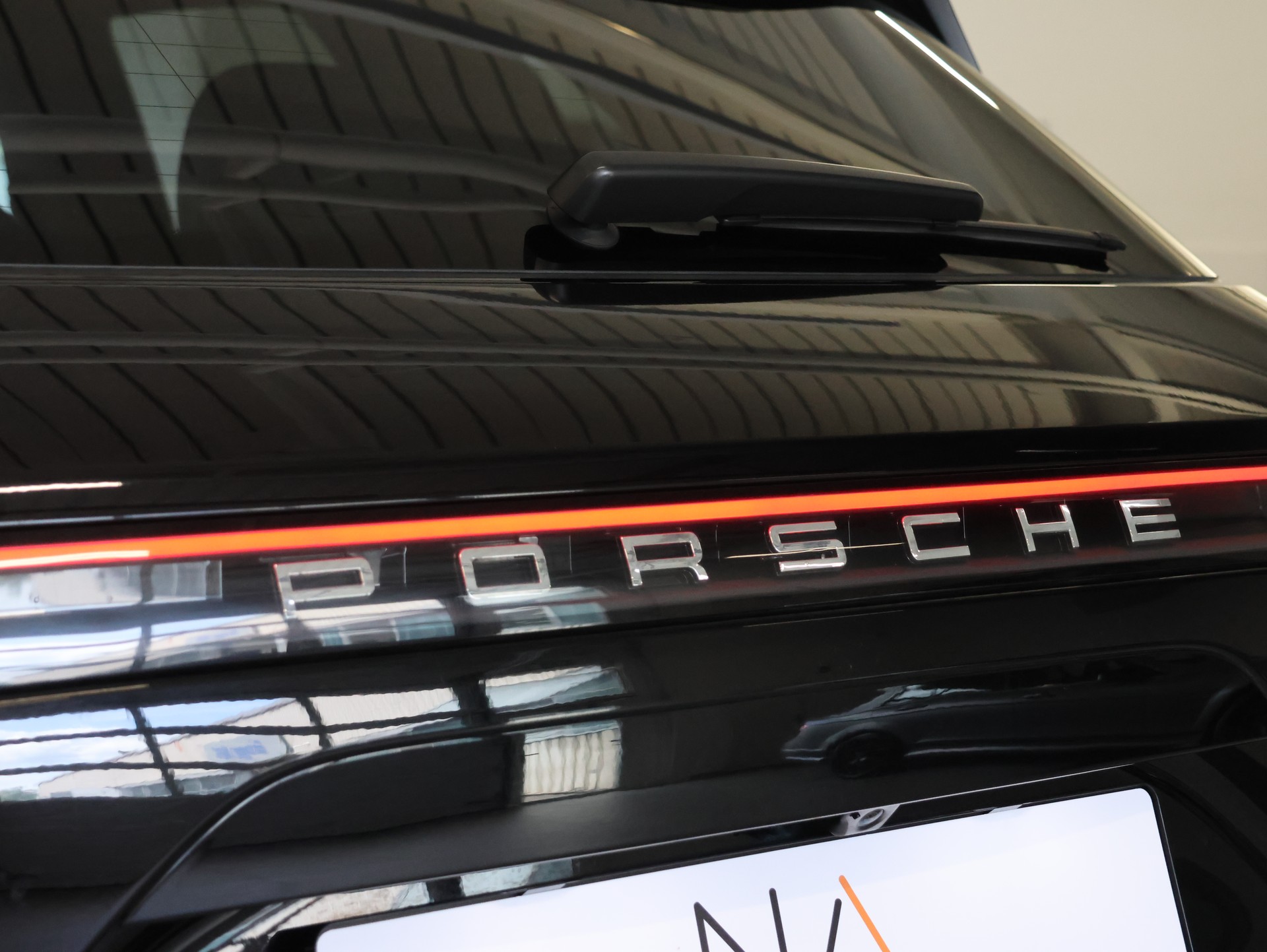 PORSCHE Cayenne E-Hybrid *Panoramadach* *Rückfahrkamera* *Frischer Service*-image-26
