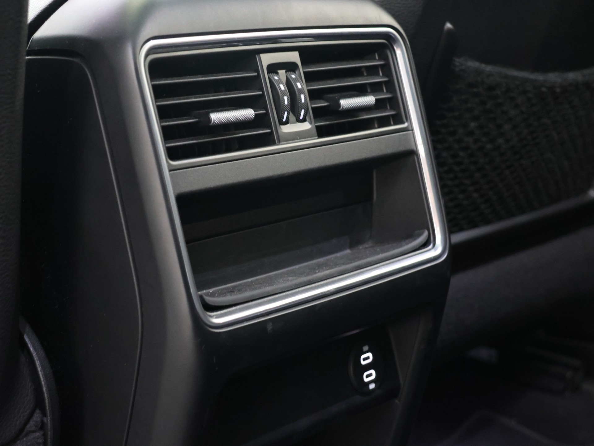 PORSCHE Cayenne E-Hybrid *Panoramadach* *Rückfahrkamera* *Frischer Service*-image-24