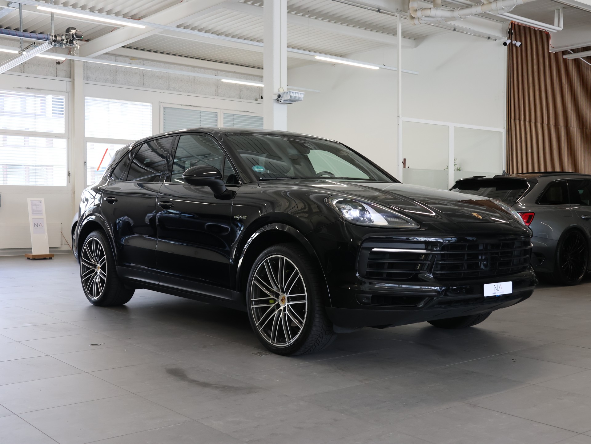 PORSCHE Cayenne E-Hybrid *Panoramadach* *Rückfahrkamera* *Frischer Service*-image-1