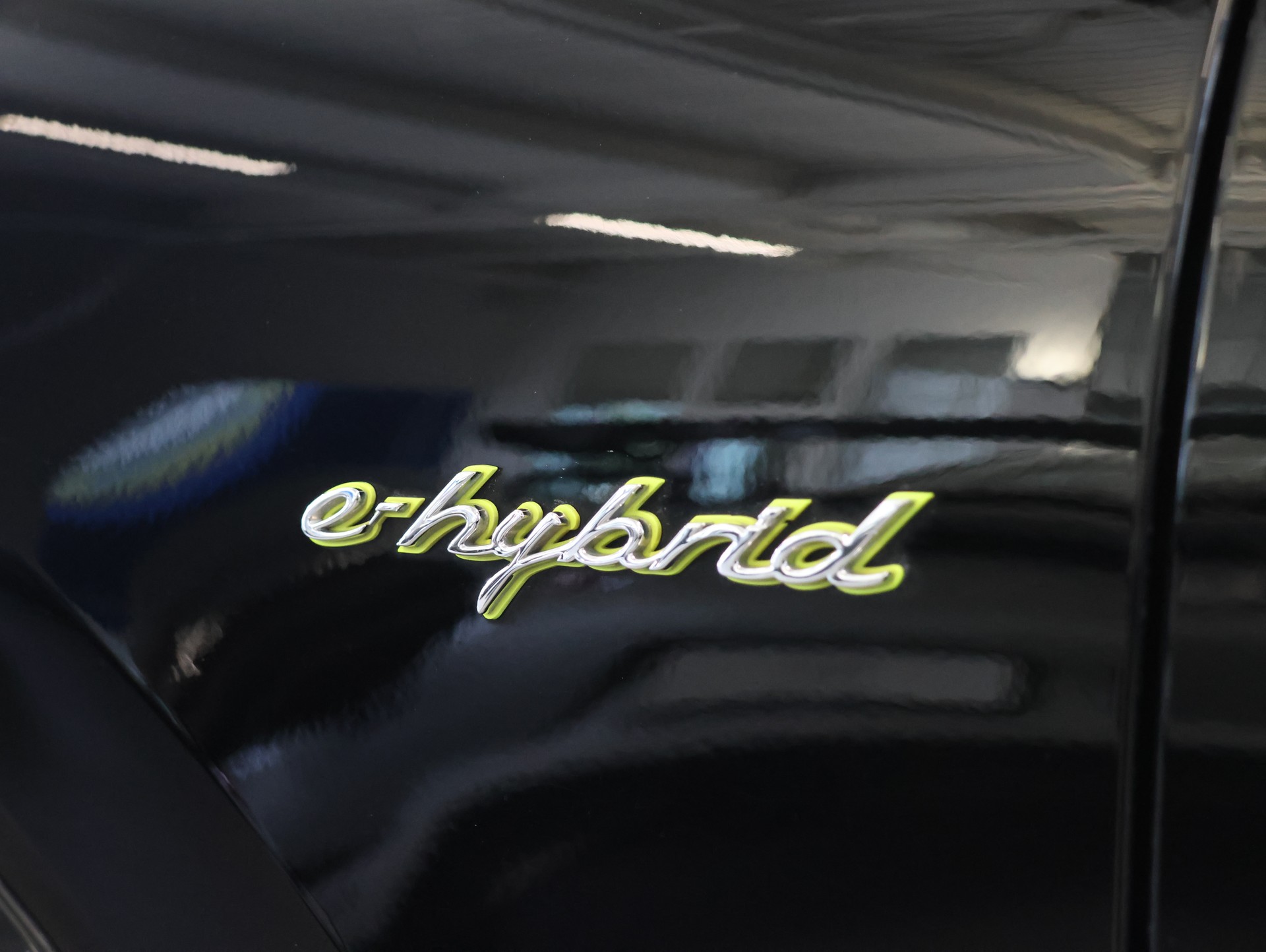 PORSCHE Cayenne E-Hybrid *Panoramadach* *Rückfahrkamera* *Frischer Service*-image-10