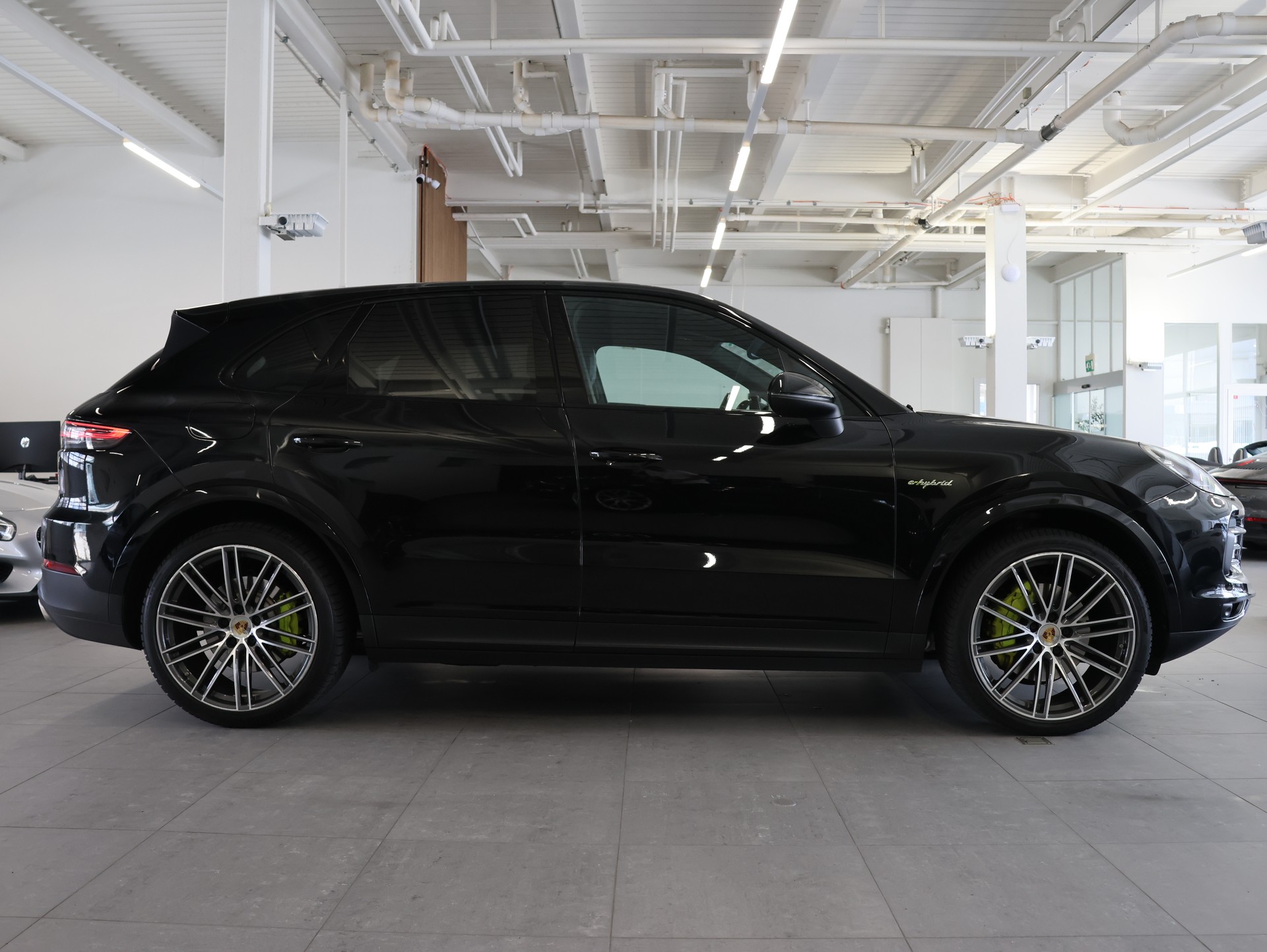 PORSCHE Cayenne E-Hybrid *Panoramadach* *Rückfahrkamera* *Frischer Service*-image-6