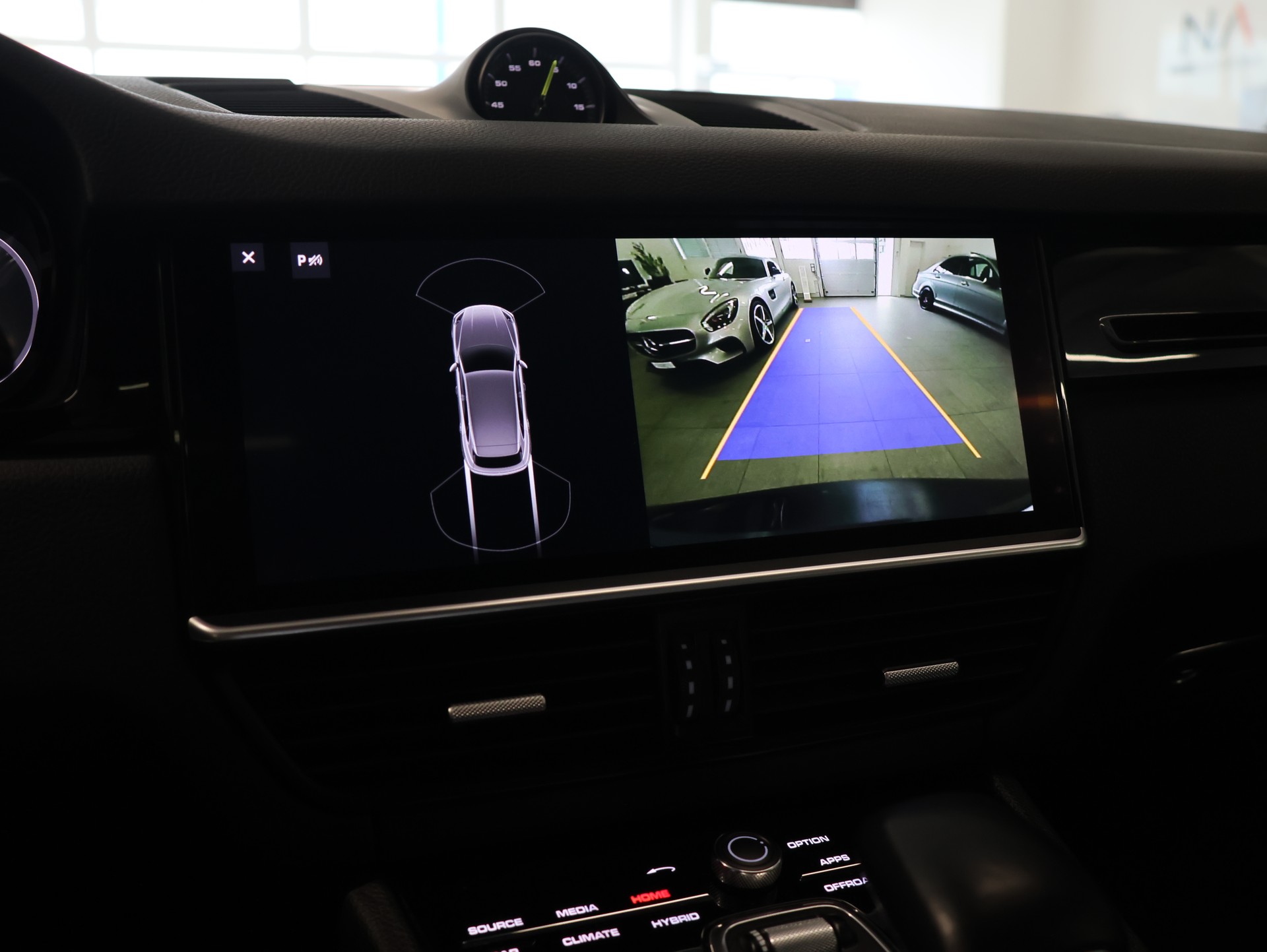 PORSCHE Cayenne E-Hybrid *Panoramadach* *Rückfahrkamera* *Frischer Service*-image-16
