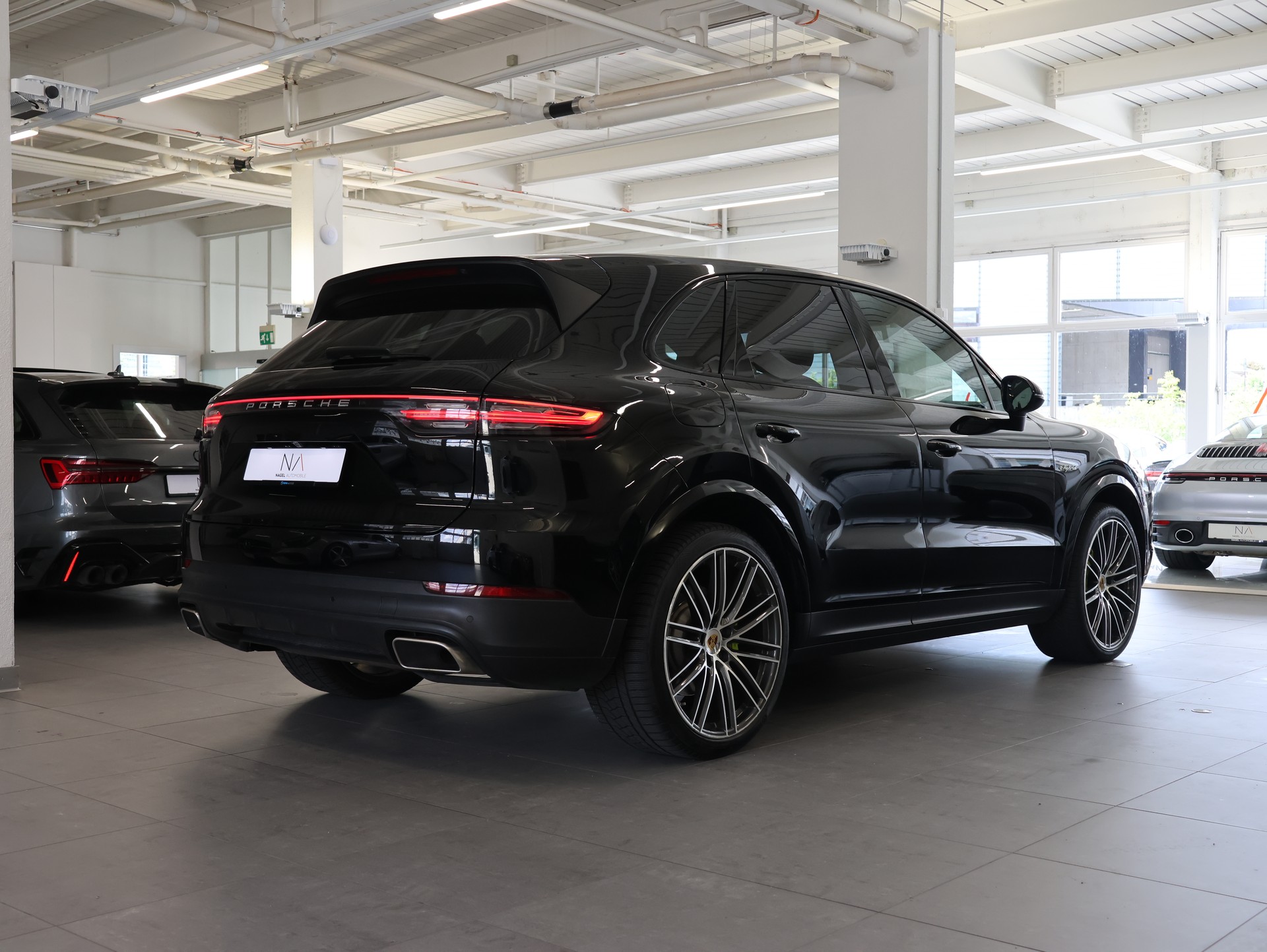 PORSCHE Cayenne E-Hybrid *Panoramadach* *Rückfahrkamera* *Frischer Service*-image-5