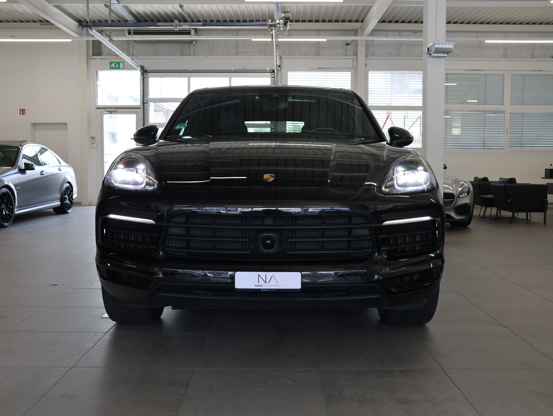 PORSCHE Cayenne E-Hybrid *Panoramadach* *Rückfahrkamera* *Frischer Service*-image-2