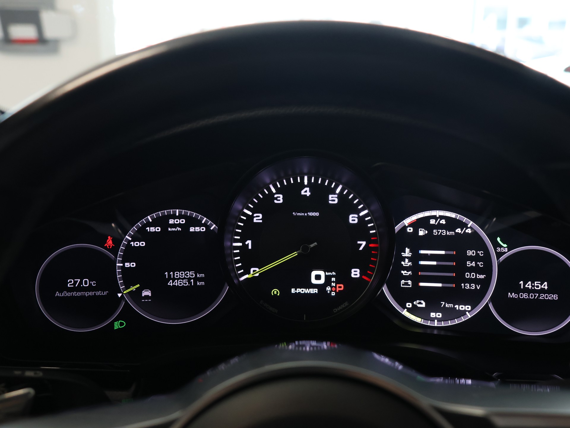 PORSCHE Cayenne E-Hybrid *Panoramadach* *Rückfahrkamera* *Frischer Service*-image-14