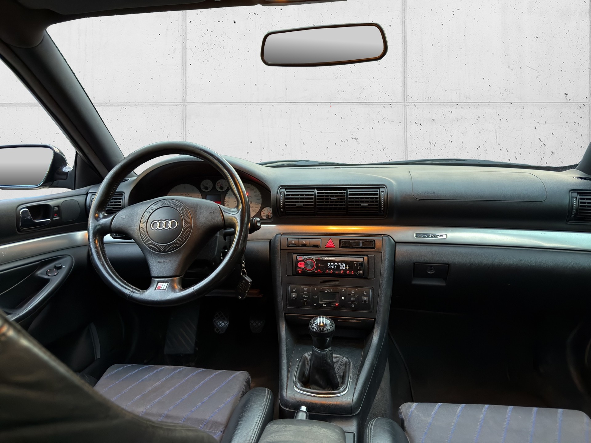 AUDI A4 Avant 1.8 T quattro Ambition-image-16