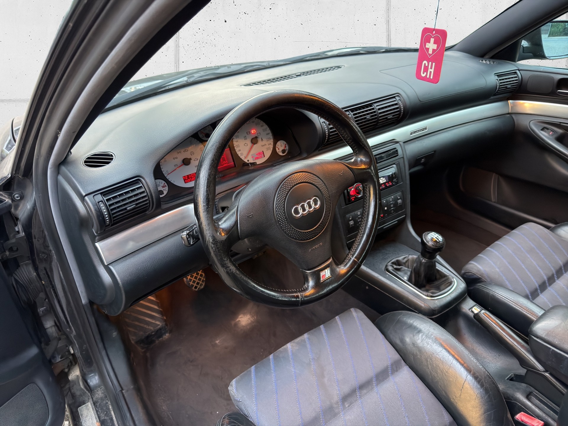 AUDI A4 Avant 1.8 T quattro Ambition-image-14