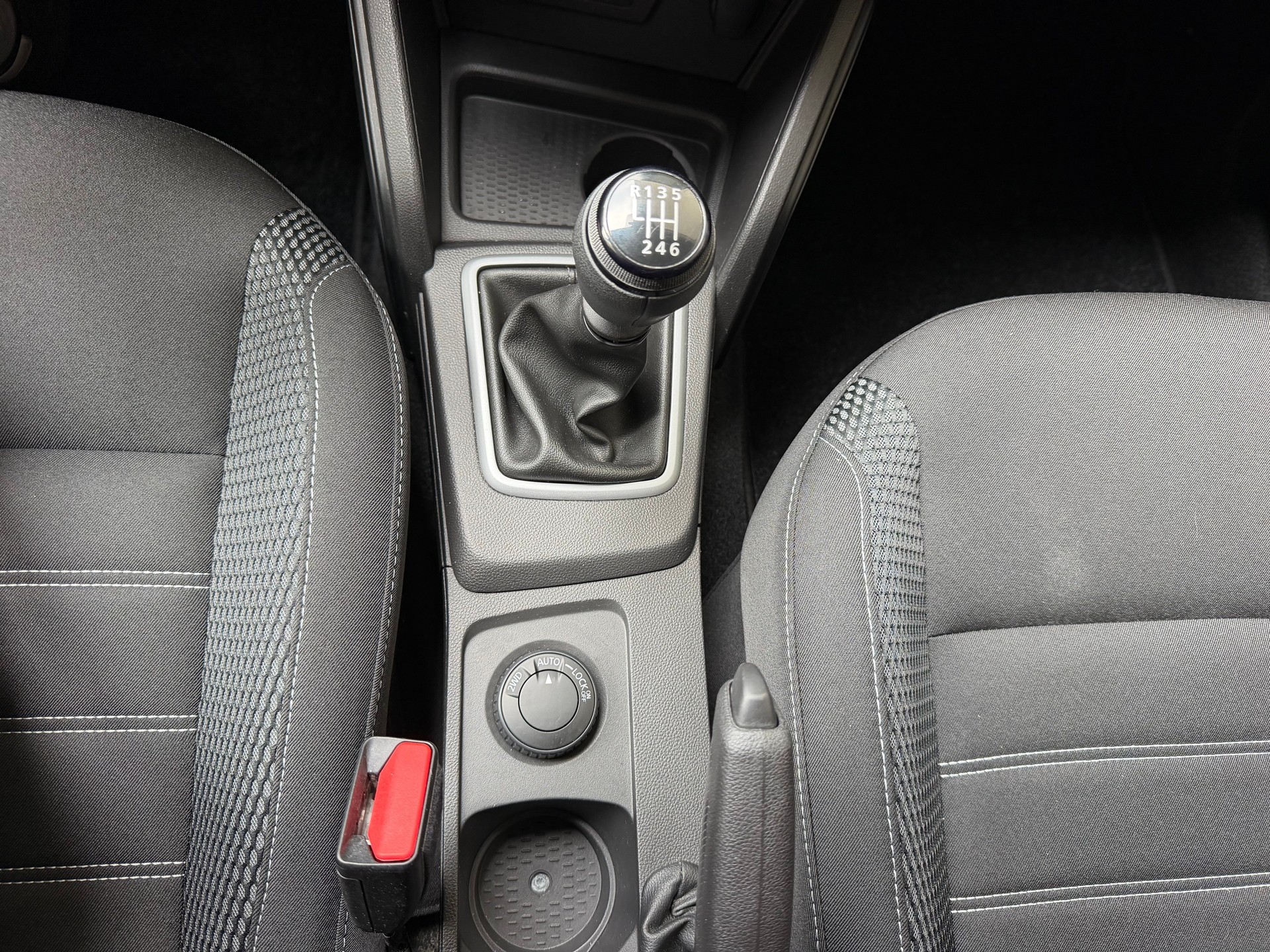 DACIA Duster TCe 150 Journey+ 4x4-image-13