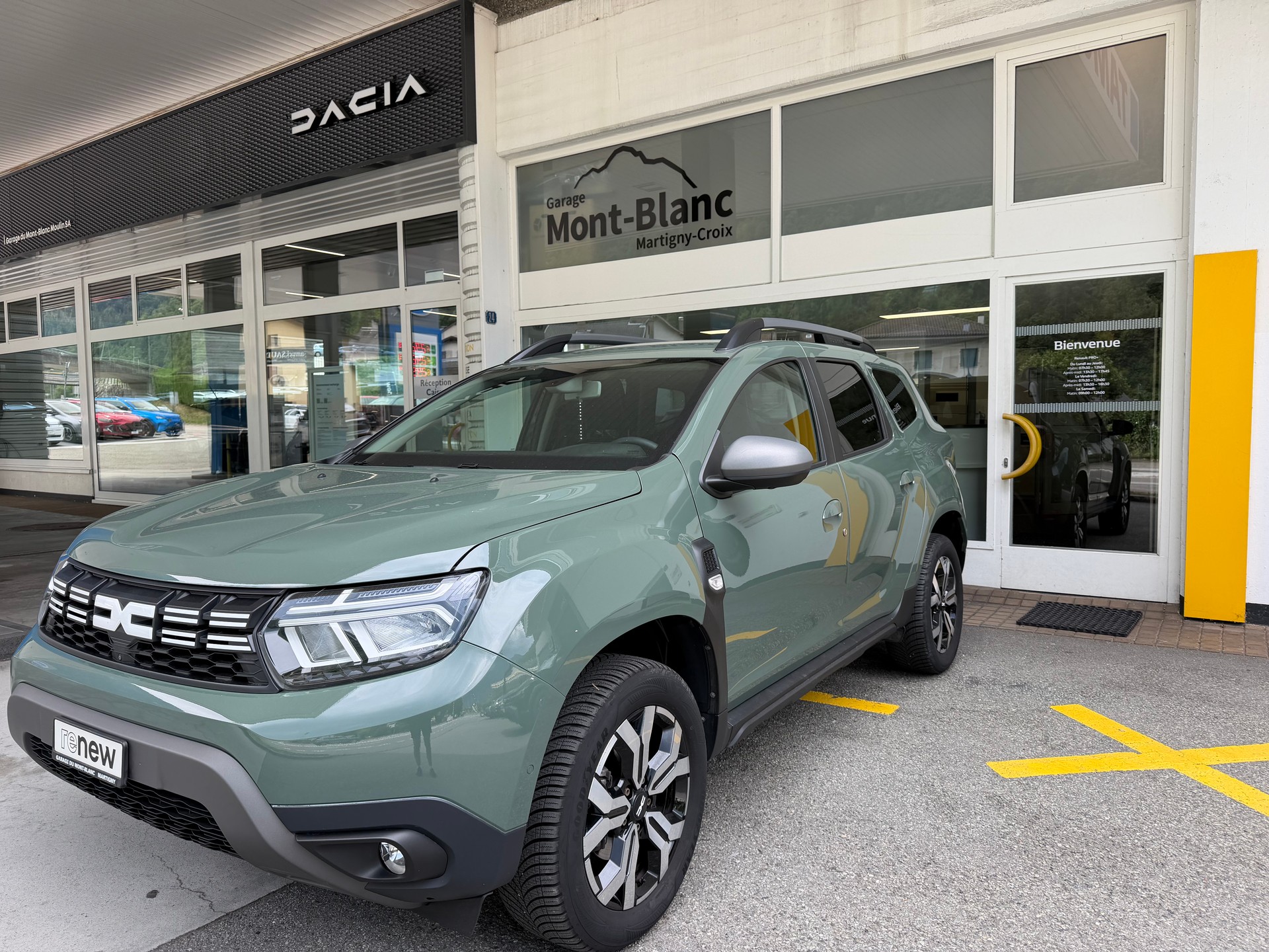 DACIA Duster TCe 150 Journey+ 4x4-image-0