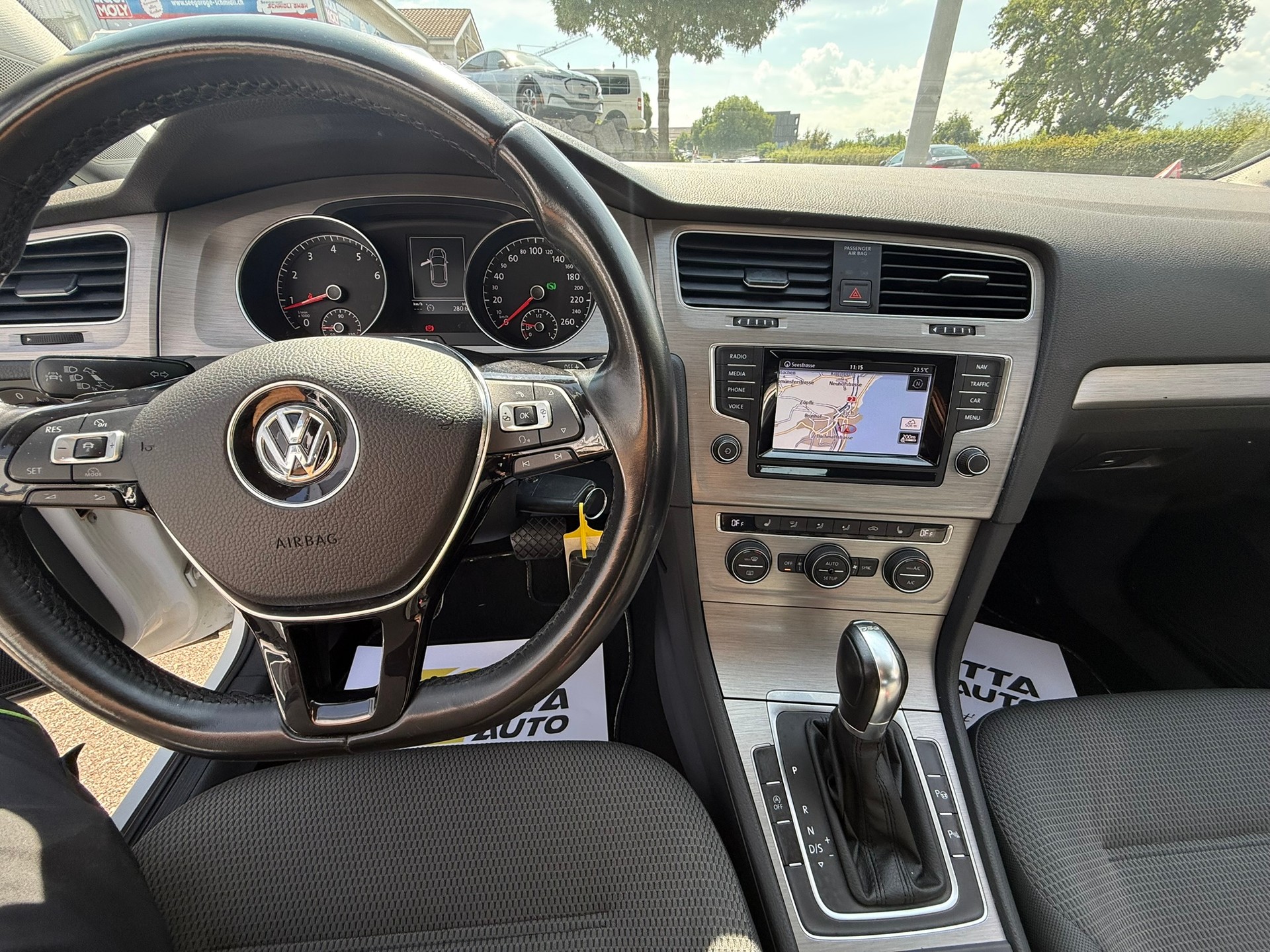 VW Golf 1.4 TSI 65th Edition DSG-image-11