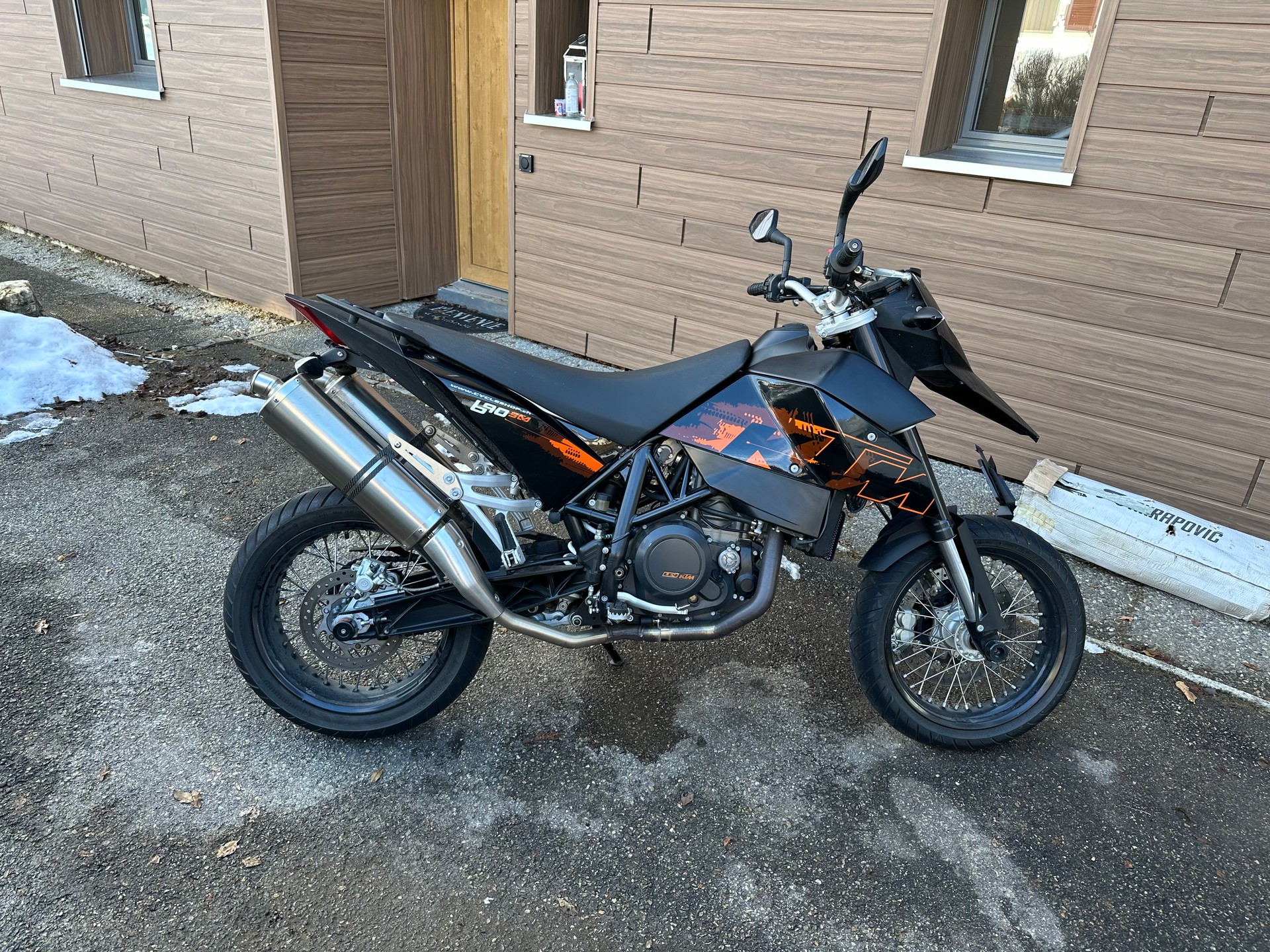 KTM 690 SM-image-1