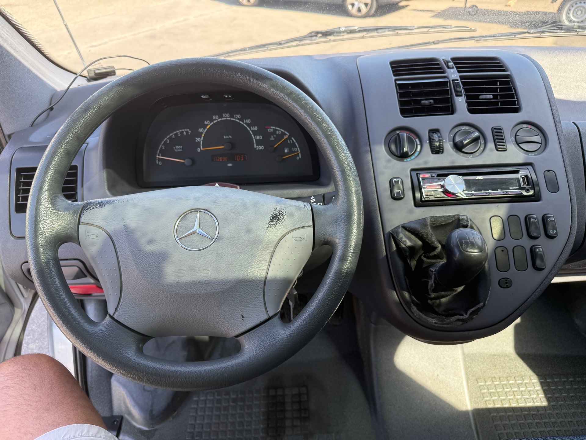 MERCEDES-BENZ Vito 112CDI-image-10