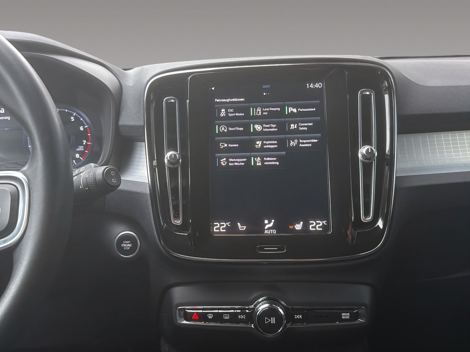 VOLVO XC40 1.5 T2 Momentum-image-14
